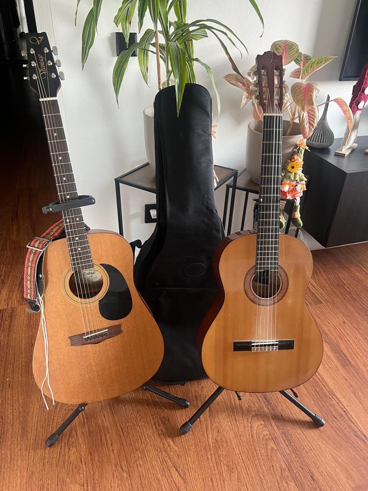 Twee akoestische gitaren: Western en Klassiek, Muziek en Instrumenten, Snaarinstrumenten | Gitaren | Akoestisch, Ophalen, Gebruikt