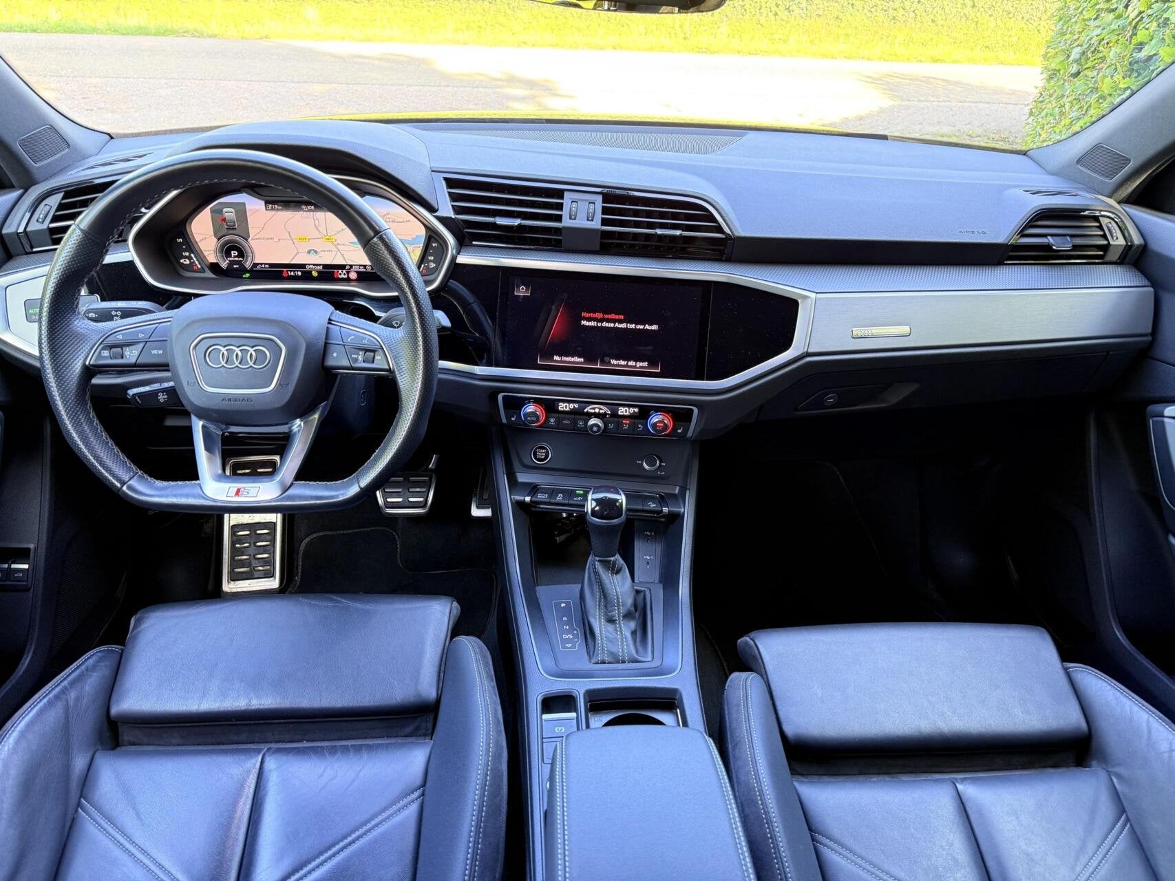 Audi Q3 Sportback 45 TFSIe|SLINE | Black edition |Leder, Gebruikt, Zwart, Met garantie (alle), Zwart