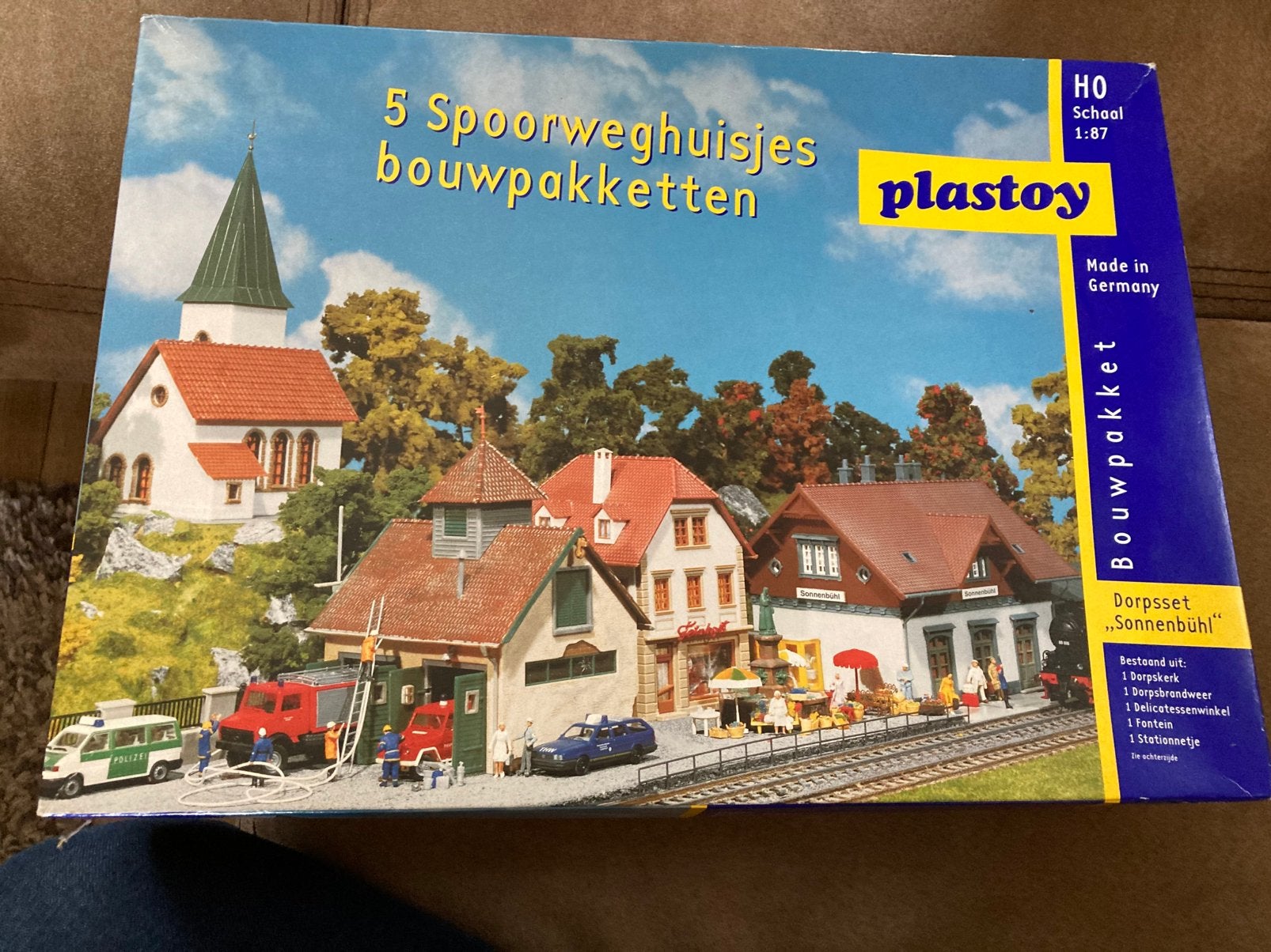 Plastoy H0 modeltreinen nieuw bouwpakket dorpsset., Overige merken, Gelijkstroom of Wisselstroom, Brug, Tunnel of Gebouw, Nieuw