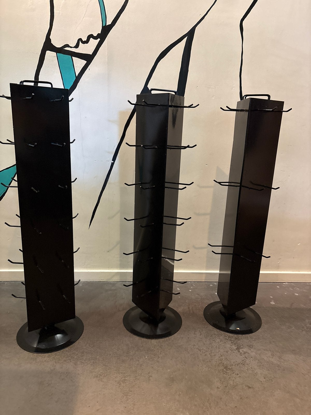 3x Draaibaar Display Rek 90cm Hoog - Zwart Metaal, Ophalen, Zo goed als nieuw