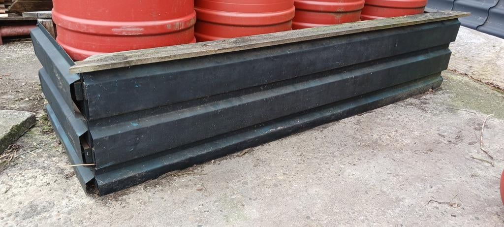 Zwarte plantenbak met houten rand, Tuin en Terras, Bloembakken en Plantenbakken, Ophalen, Gebruikt, Metaal, Rechthoekig