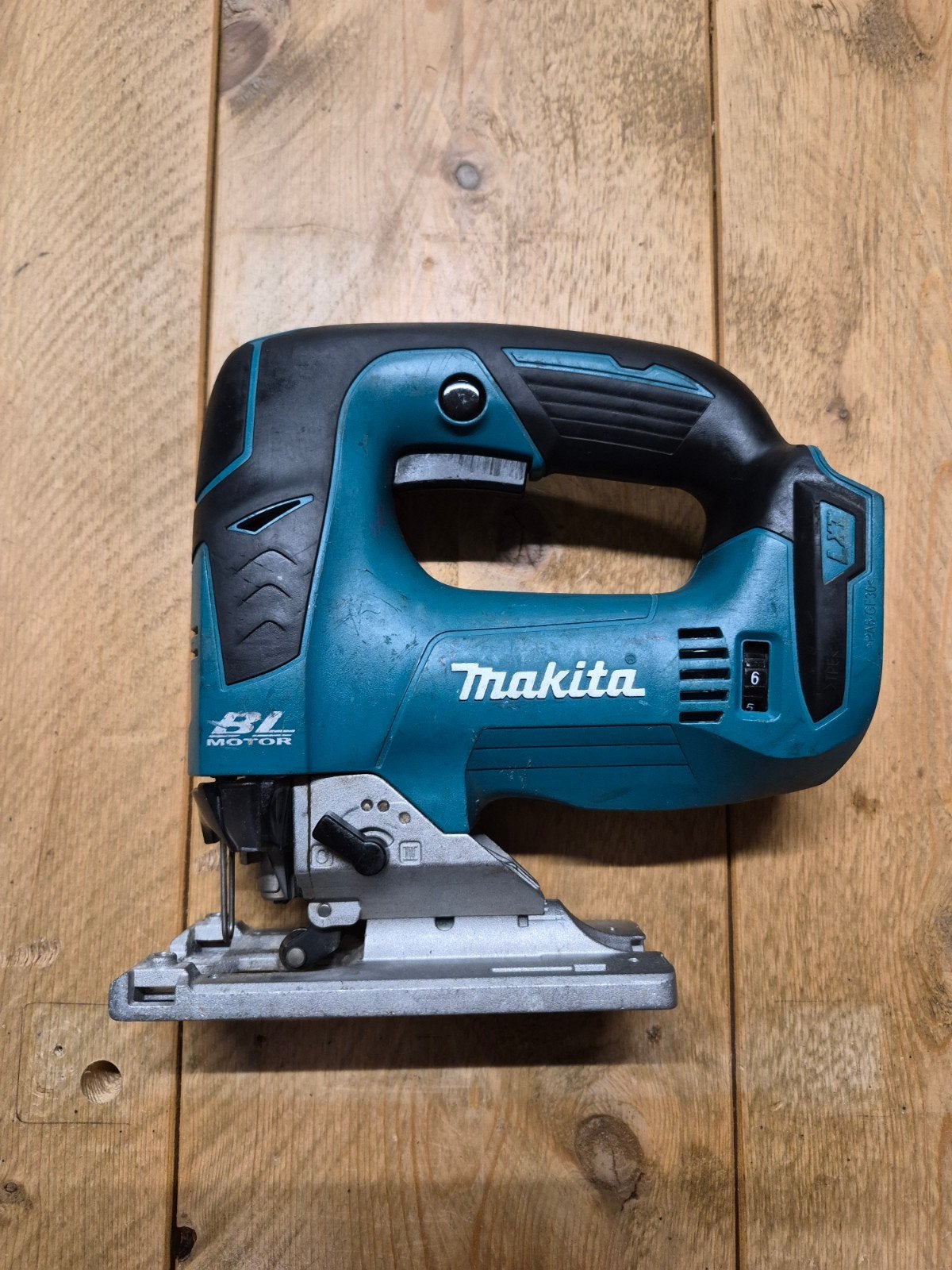 Makita DJV182 decoupeerzaag 18V body, Decoupeerzaag, Ophalen of Verzenden, Zo goed als nieuw, 30 tot 70 mm