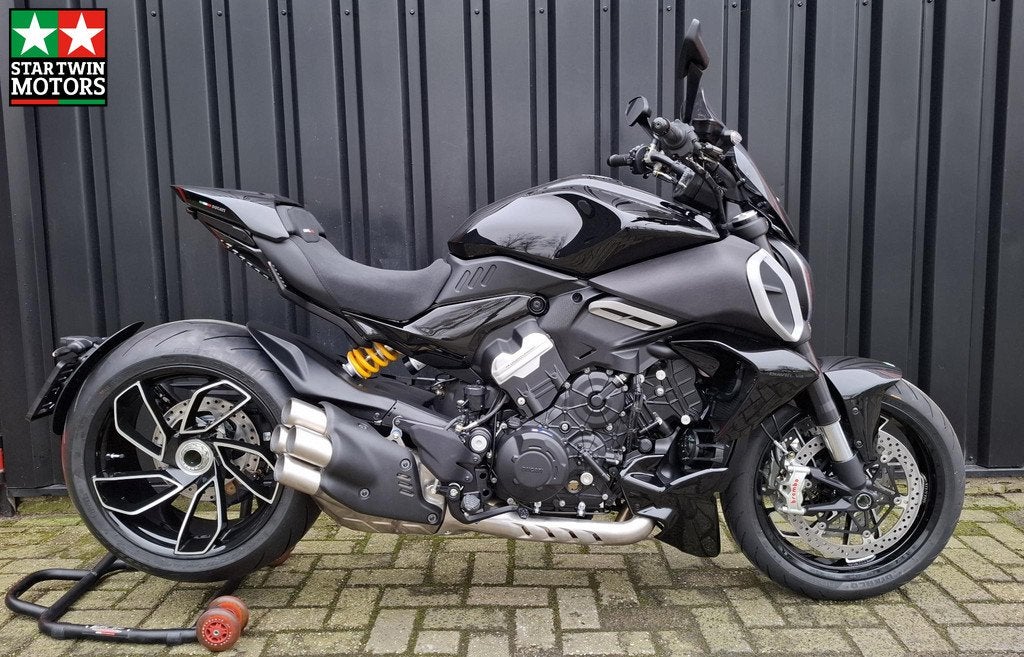 Ducati Diavel V4, Traction Control, Info@ducati.com, Ducati North Europe B.V., Maanweg 174
2516 AB  Den Haag, NL