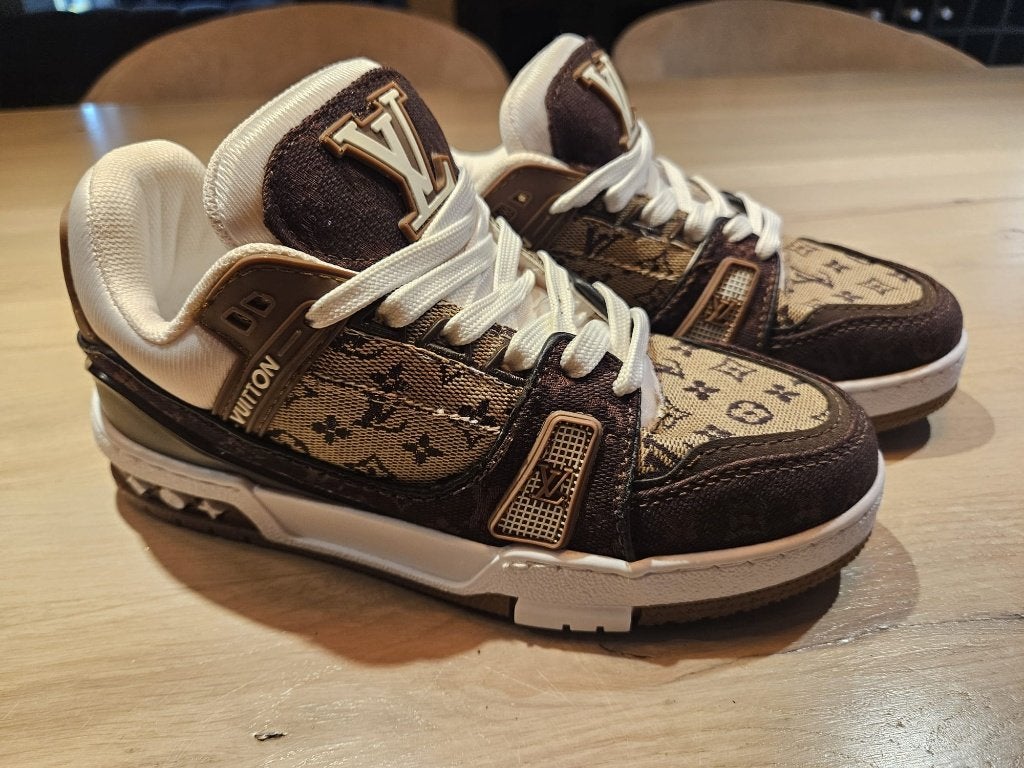 Nieuwe sneakers maat 36 – bruin/crème – Louis Vuitton stijl, Bruin, Nieuw, Ophalen of Verzenden, Sneakers of Gympen