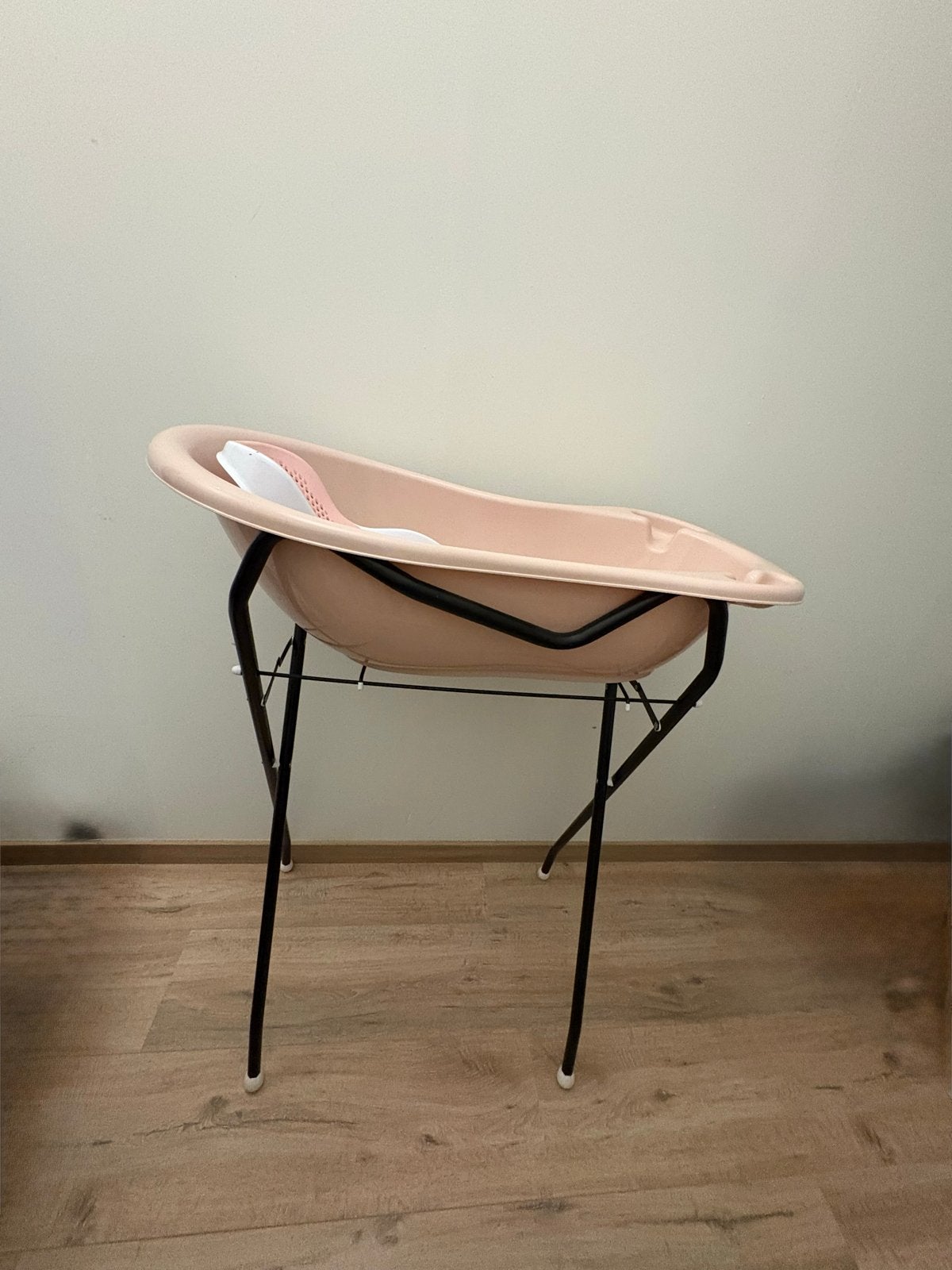 Roze babybadje met standaard en stoeltje, Zo goed als nieuw, Badje, Standaard, Ophalen