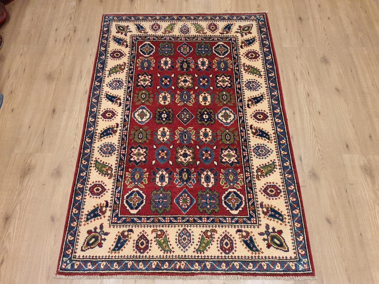 Nieuw handgeknoopt oosters tapijt kazak,, Huis en Inrichting, Stoffering | Tapijten en Kleden, Info@SlatsAntiek.nl, Crème, 100 tot 150 cm