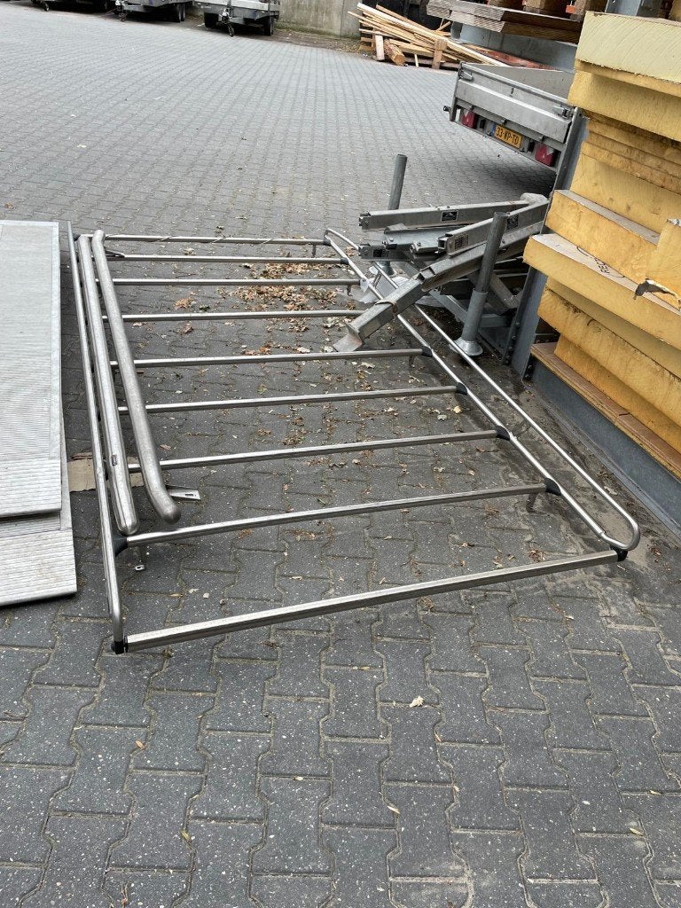 Dakdrager / Imperiaal met ladderrol, Ophalen, Schoonhorsterweg, Zo goed als nieuw, Info@delichtstraatexpert.nl
