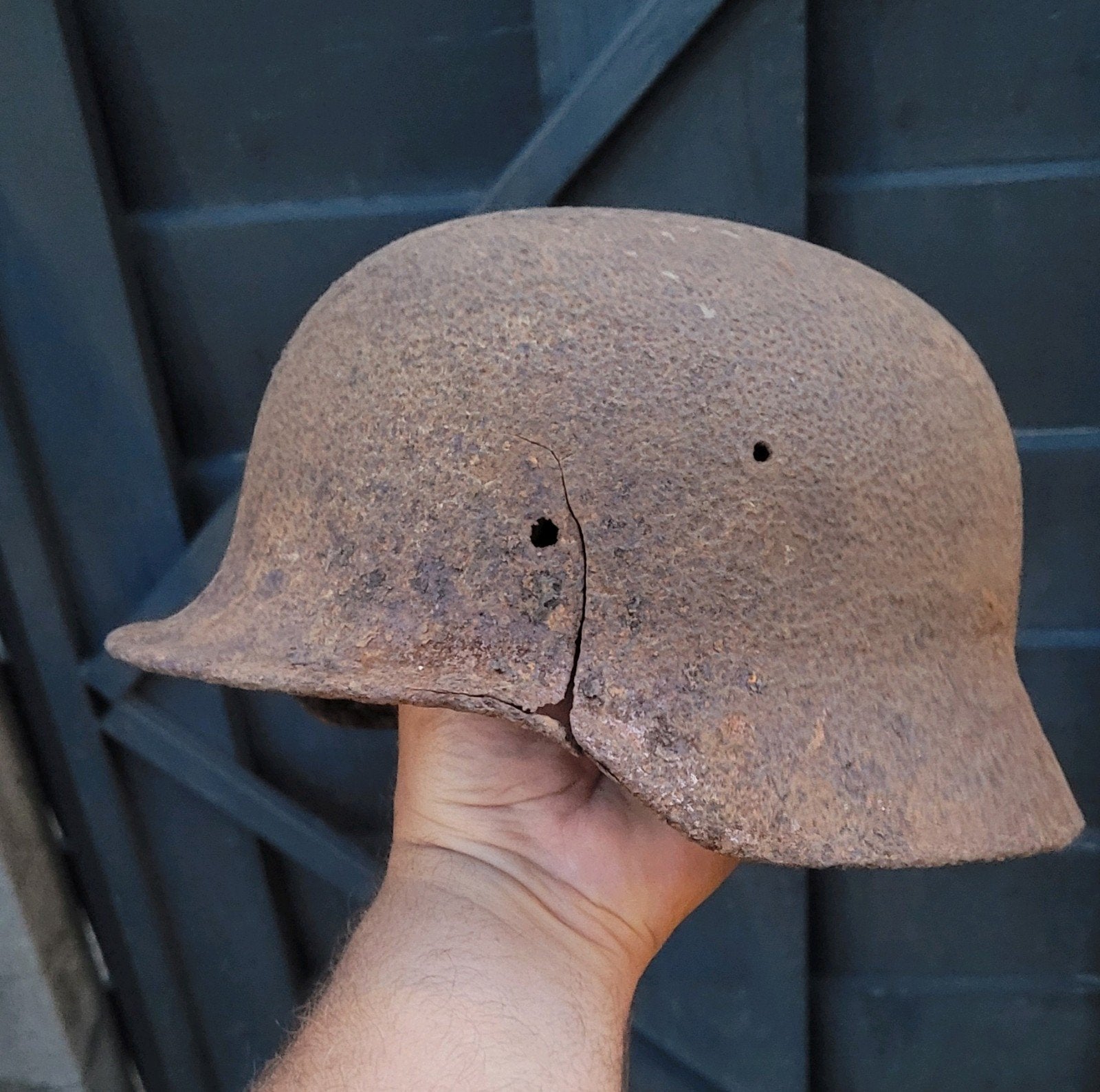 Duitse wo2 helm te koop, Verzamelen, Militaria | Tweede Wereldoorlog, Ophalen of Verzenden, Landmacht, Duitsland, Hulzen of Bodemvondsten