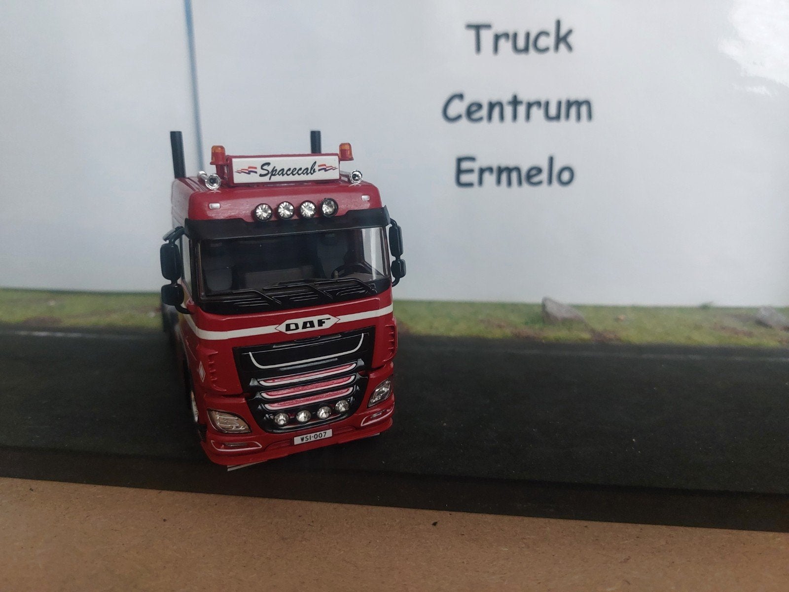 Premium Line; DAF XF SPACE CAB 6x2 TWIN STEER
Verzending is, Ophalen of Verzenden, Nieuw, Bus of Vrachtwagen, Wsi