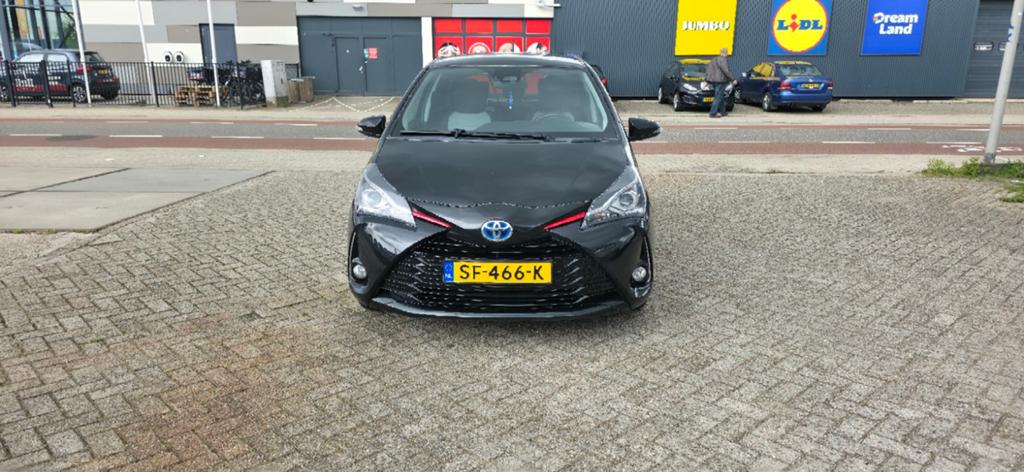 Toyota Yaris 1.5 Hybrid 100pk 5D CVT 2018 Zwart, Auto's, Toyota, Bedrijf, Yaris, Hybride Elektrisch/Benzine, Volledig hybride