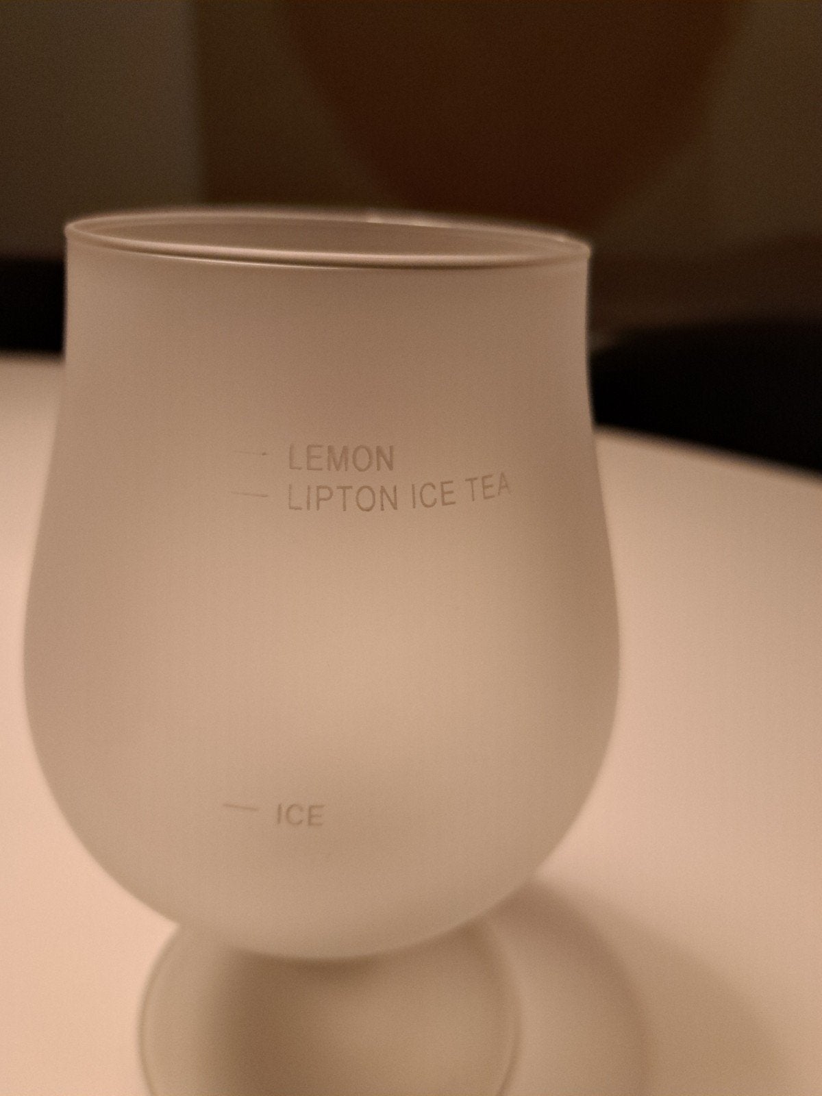 Lipton Ice Tea glas - mat glas met opdruk, Ophalen, Glas of Glazen, Gebruikt, Overige merken
