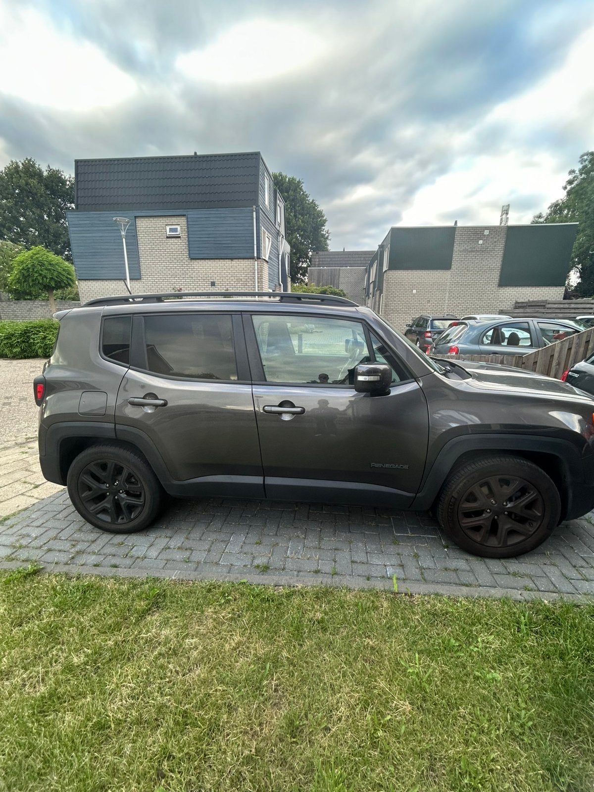 Jeep Renegade 1.6E Torque 81KW 2WD 2016 Grijs, Voorwielaandrijving, Stof, 4 cilinders, Origineel Nederlands
