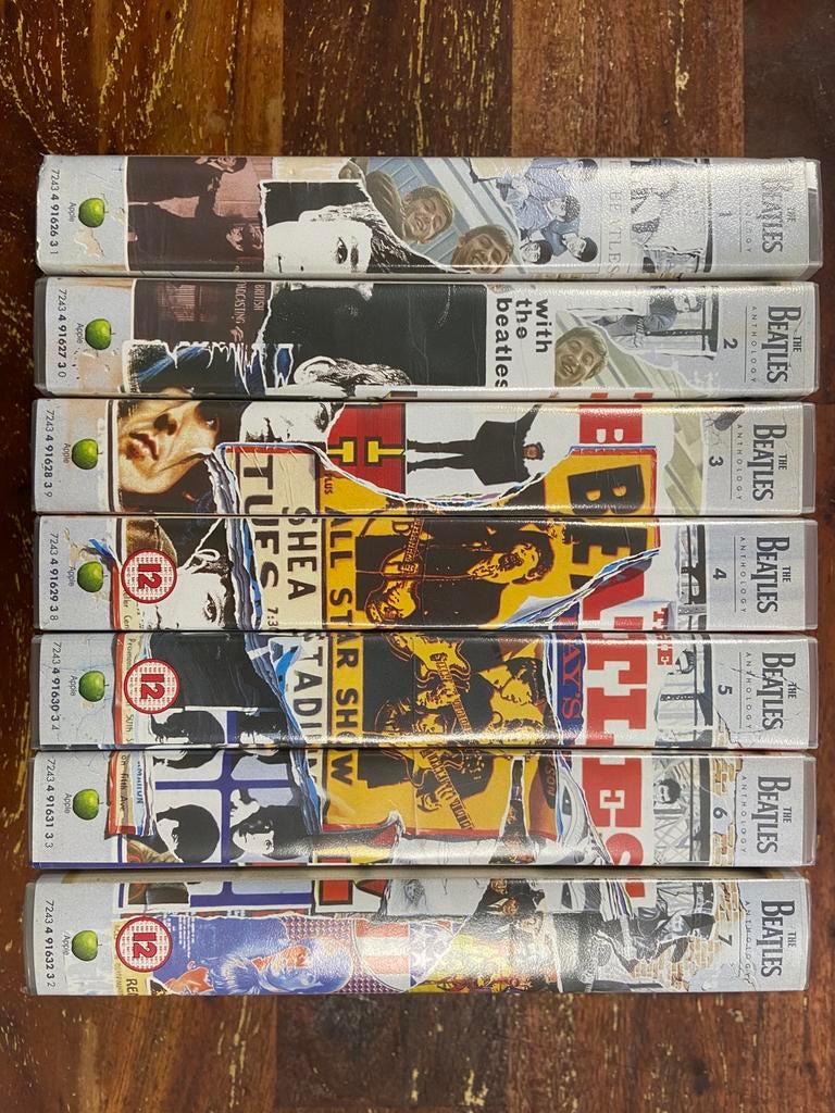 The Beatles Anthology - Complete VHS Collectie (8 Banden), Cd's en Dvd's, VHS | Film, Gebruikt, Overige genres, Vanaf 12 jaar