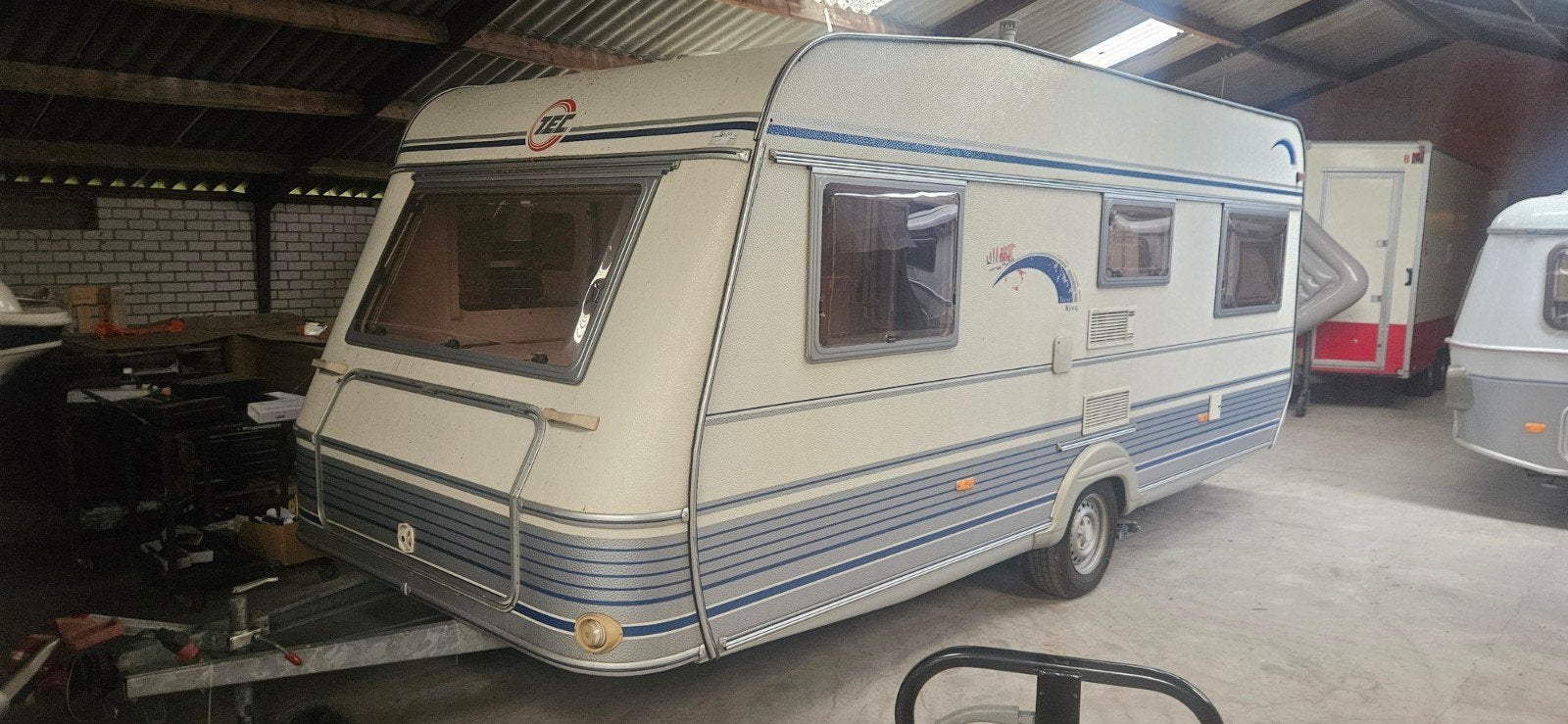 TEC Travel King 510 DB Saphir met voortent en huisraad, Rondzit, Ringverwarming, Particulier, Dwarsbed