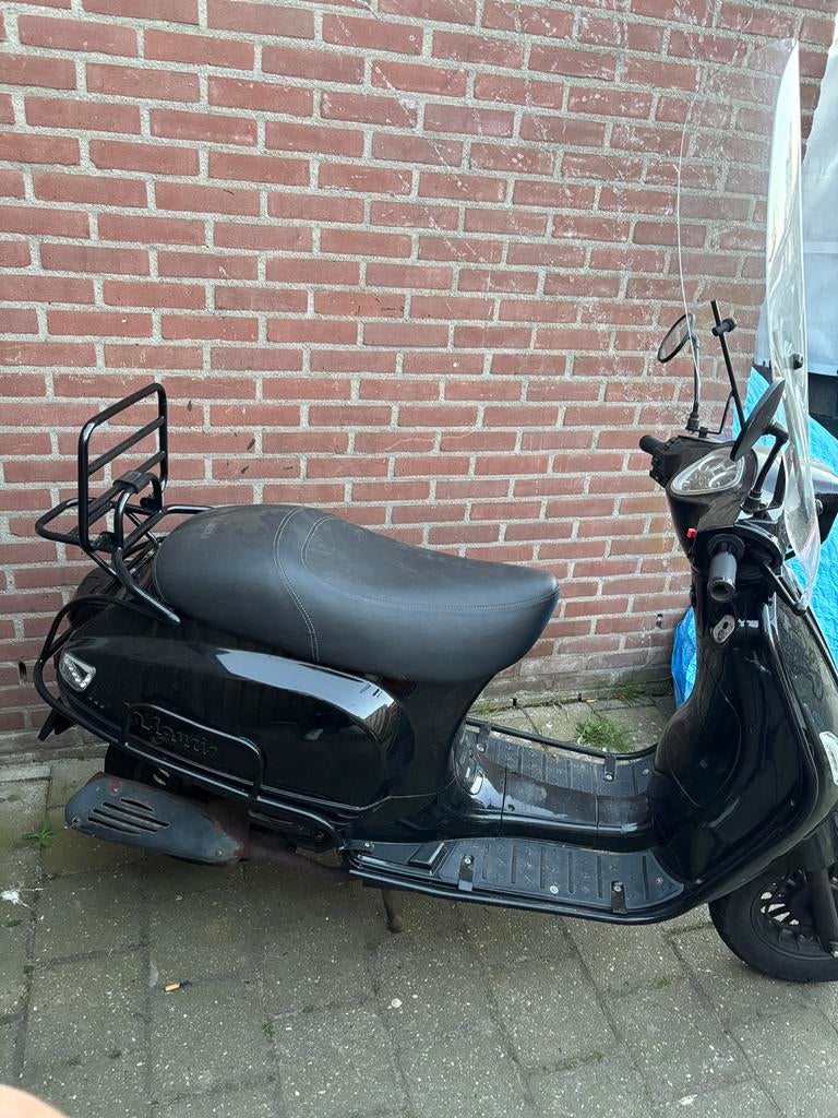 La souris sourini zwart, Fietsen en Brommers, Ophalen, Gebruikt, Benzine, Vespa