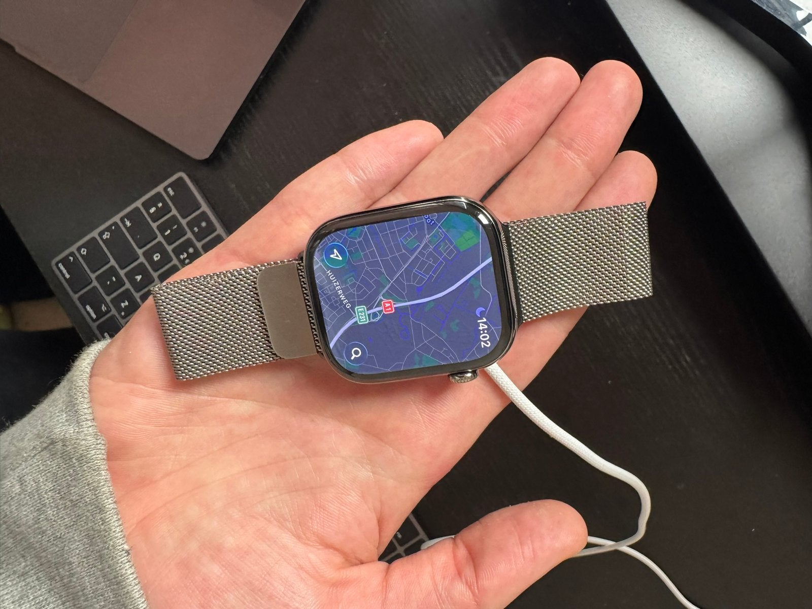 Apple Watch 11 - Natural Titanium 46mm (GPS+Cellular)