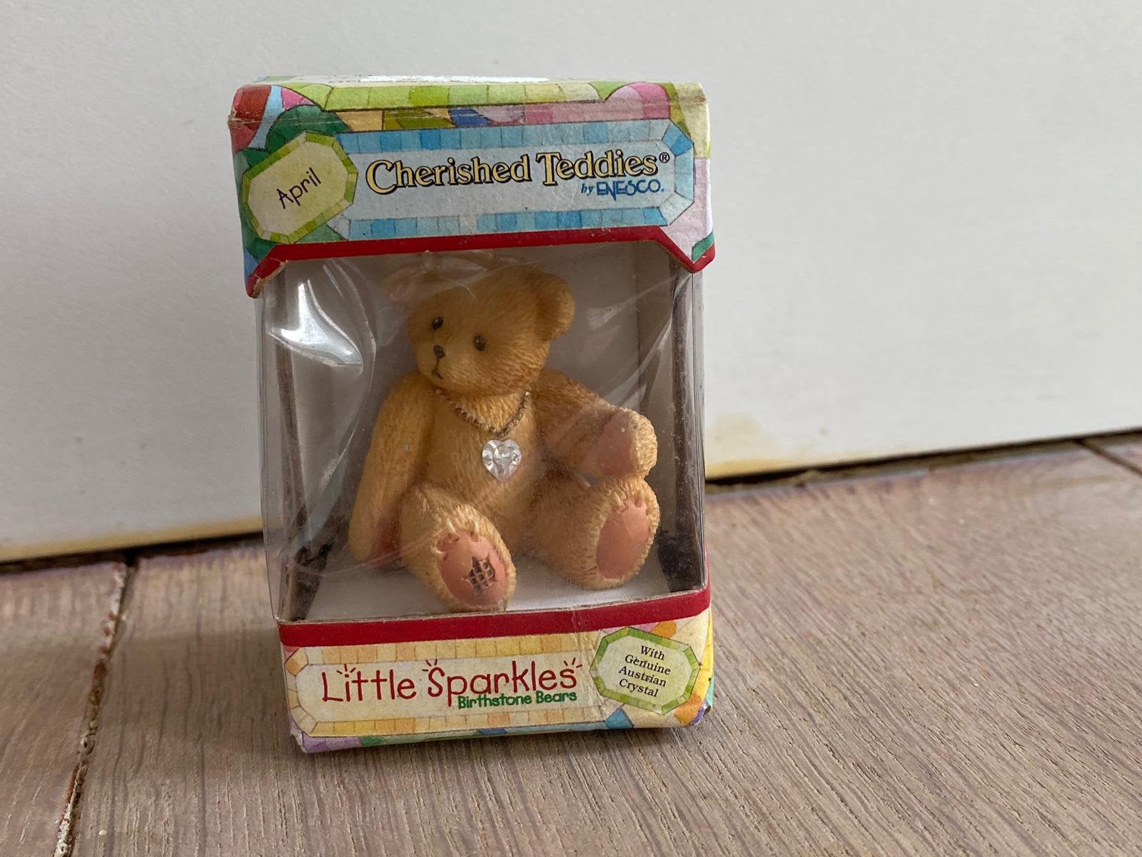 Cherished Teddies April Little Sparkles 239771 met doosje, Ophalen of Verzenden, Zo goed als nieuw, Beeldje, Cherished Teddies