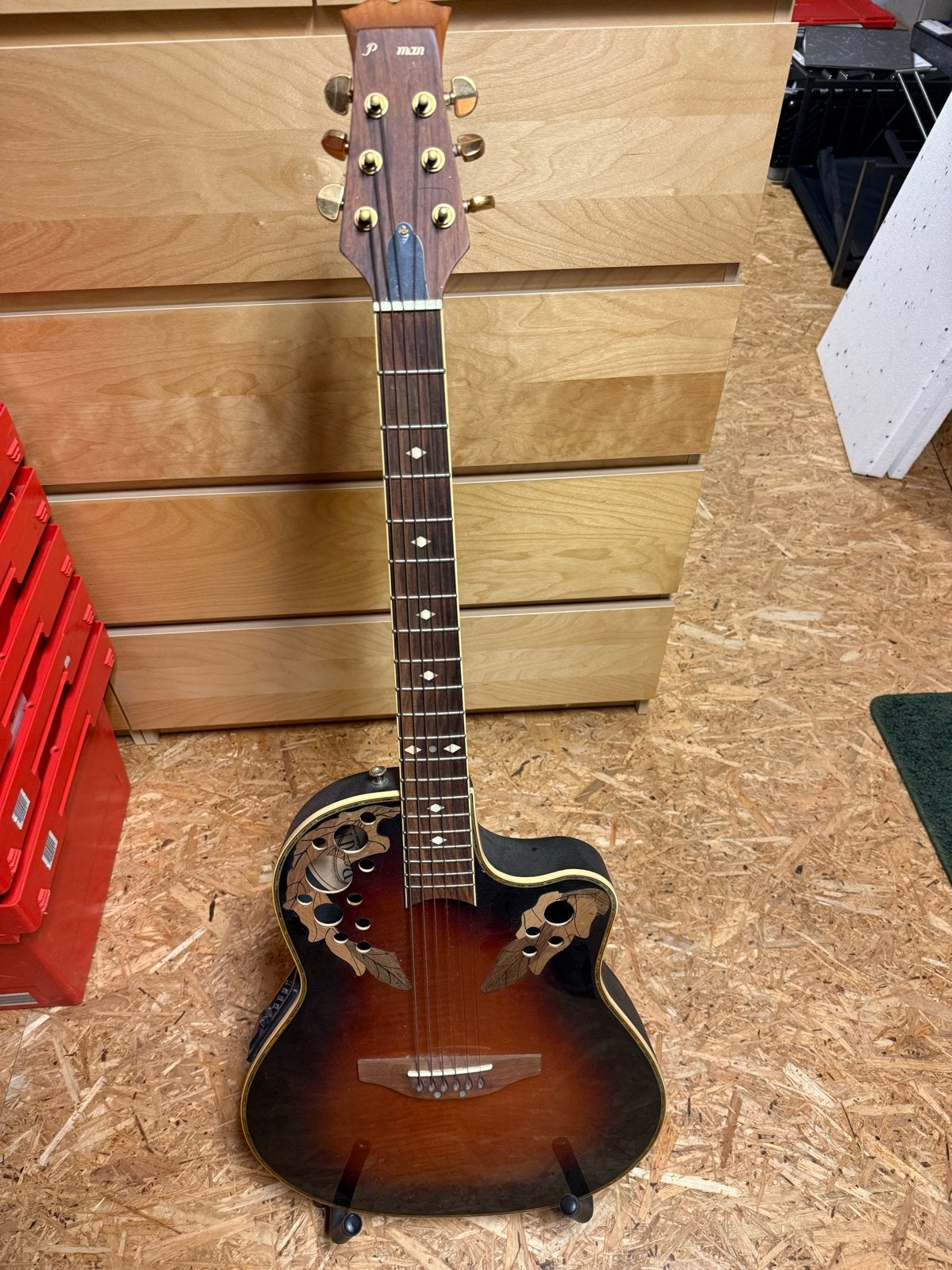 Semi-akoestische gitaar met ingebouwde voorversterker, Muziek en Instrumenten, Ophalen, Gebruikt, Overige typen, Met (piezo-)element