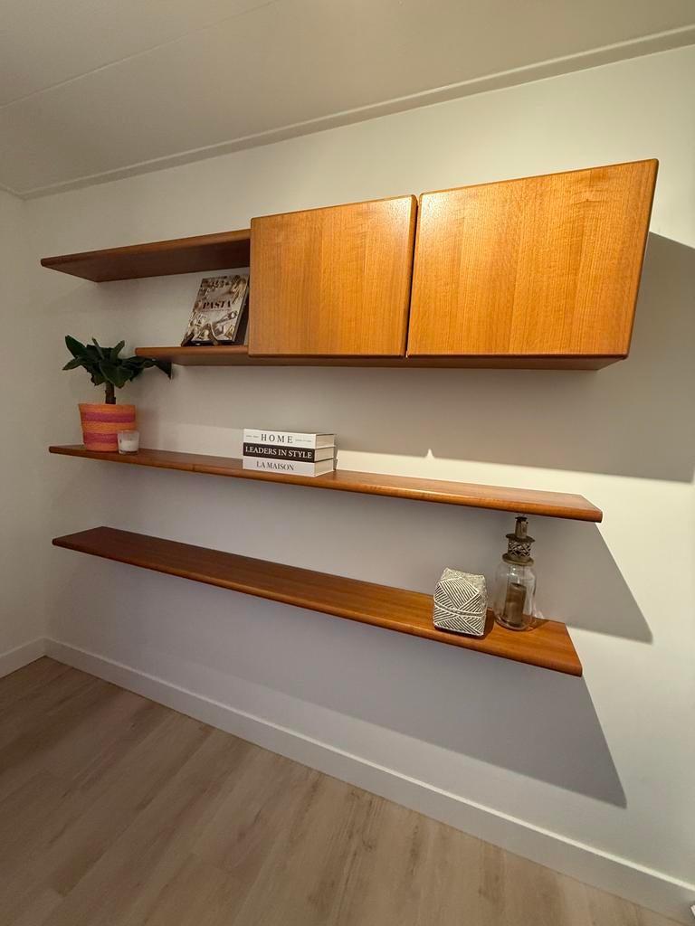 Prachtige vintage Deense teak wandkast/ wandsysteem –zwevend, Huis en Inrichting, Ophalen