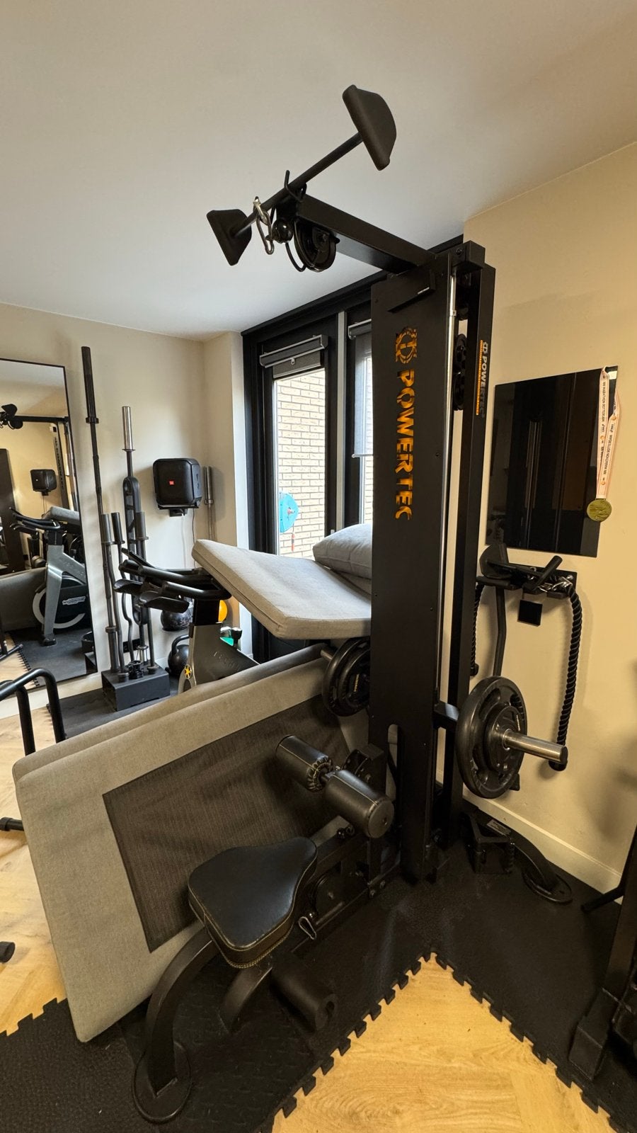 Foto 6 van Home gym/ complete homegym met alles erop en eraan.