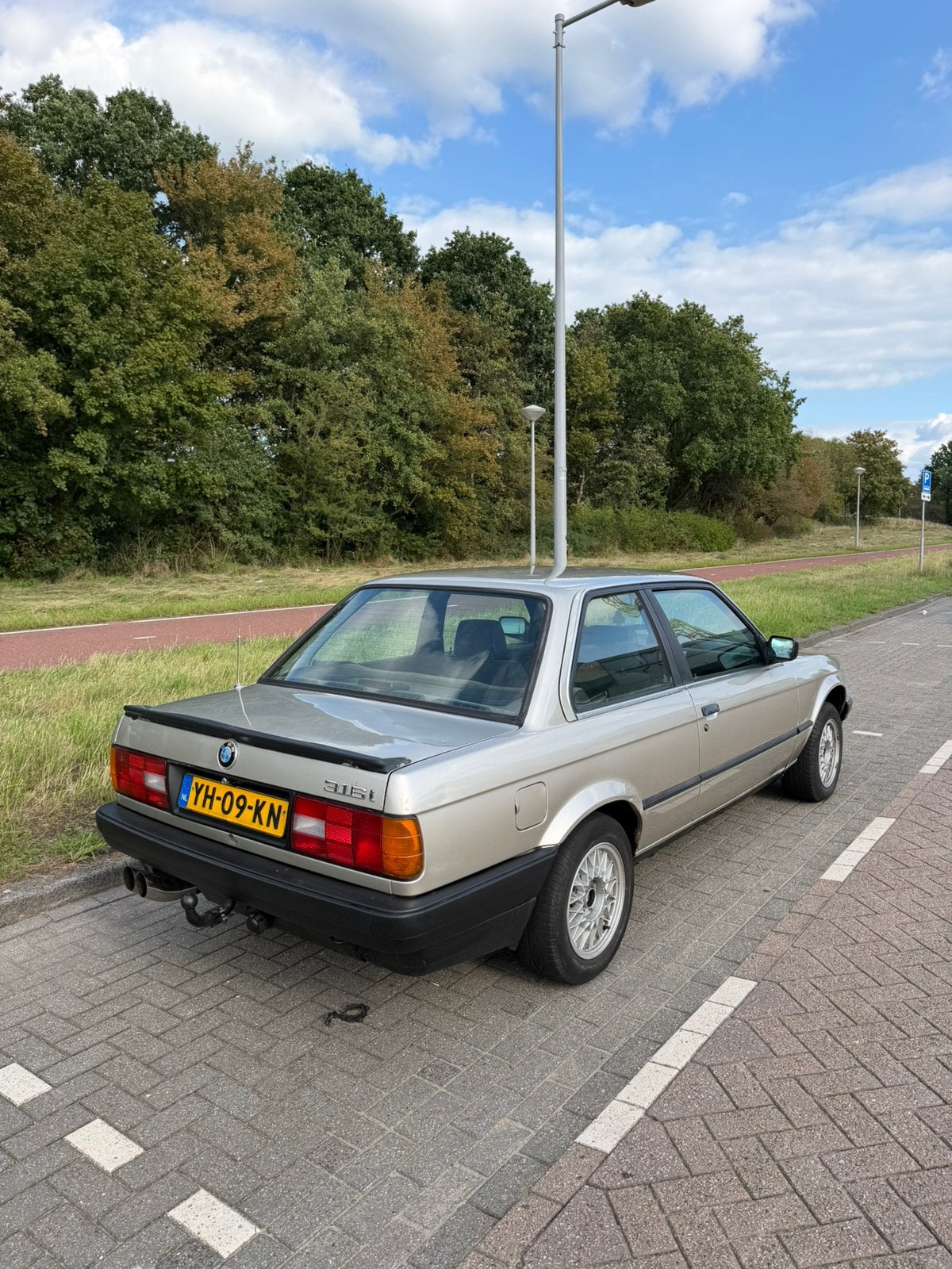 Foto 2 van BMW E30 1990 | NAP | APK 2028 | UNIEK EXEMPLAAR