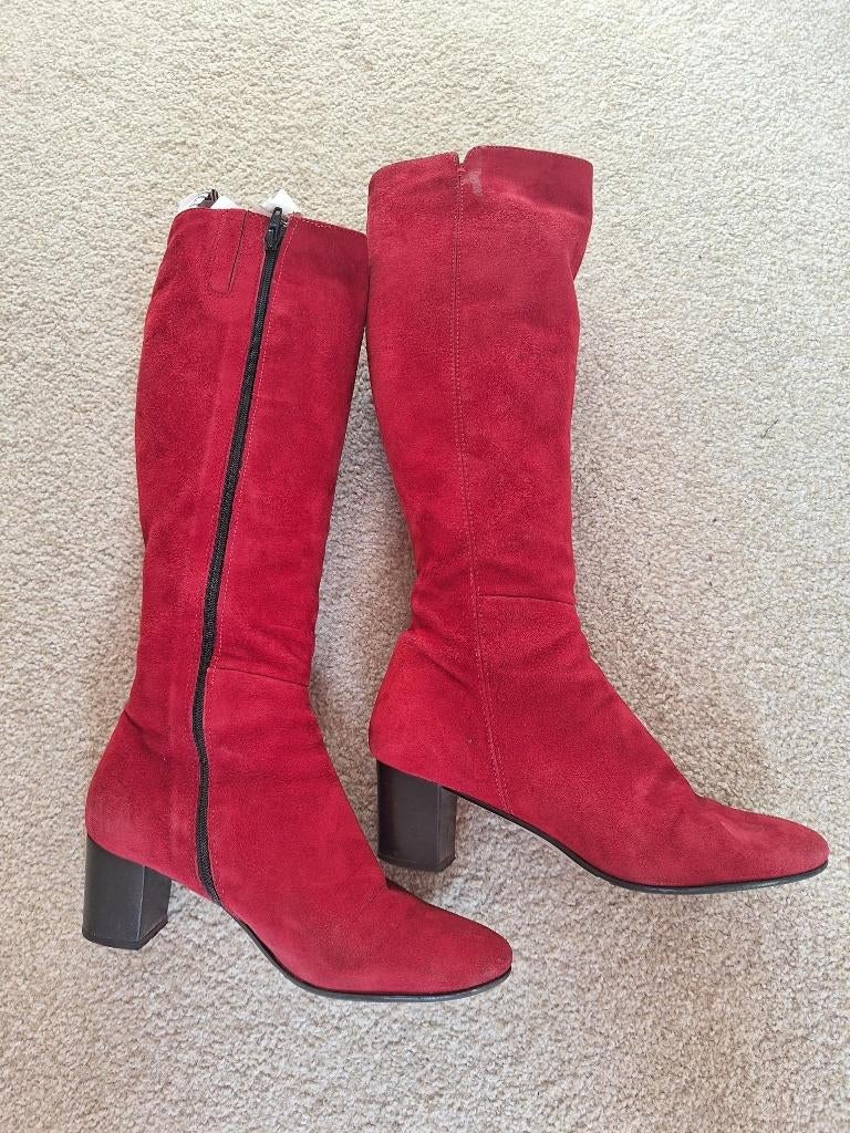Rode suede dameslaarzen, Kleding | Dames, Schoenen, Hoge laarzen, Lamica, Ophalen of Verzenden, Zo goed als nieuw