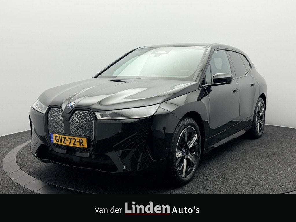 BMW iX xDrive40 High Executive 77 kWh SOH 99,5 | Sportpakket, Auto's, BMW, Automatische klimaatregeling, Gebruikt, Zwart, 24 min
