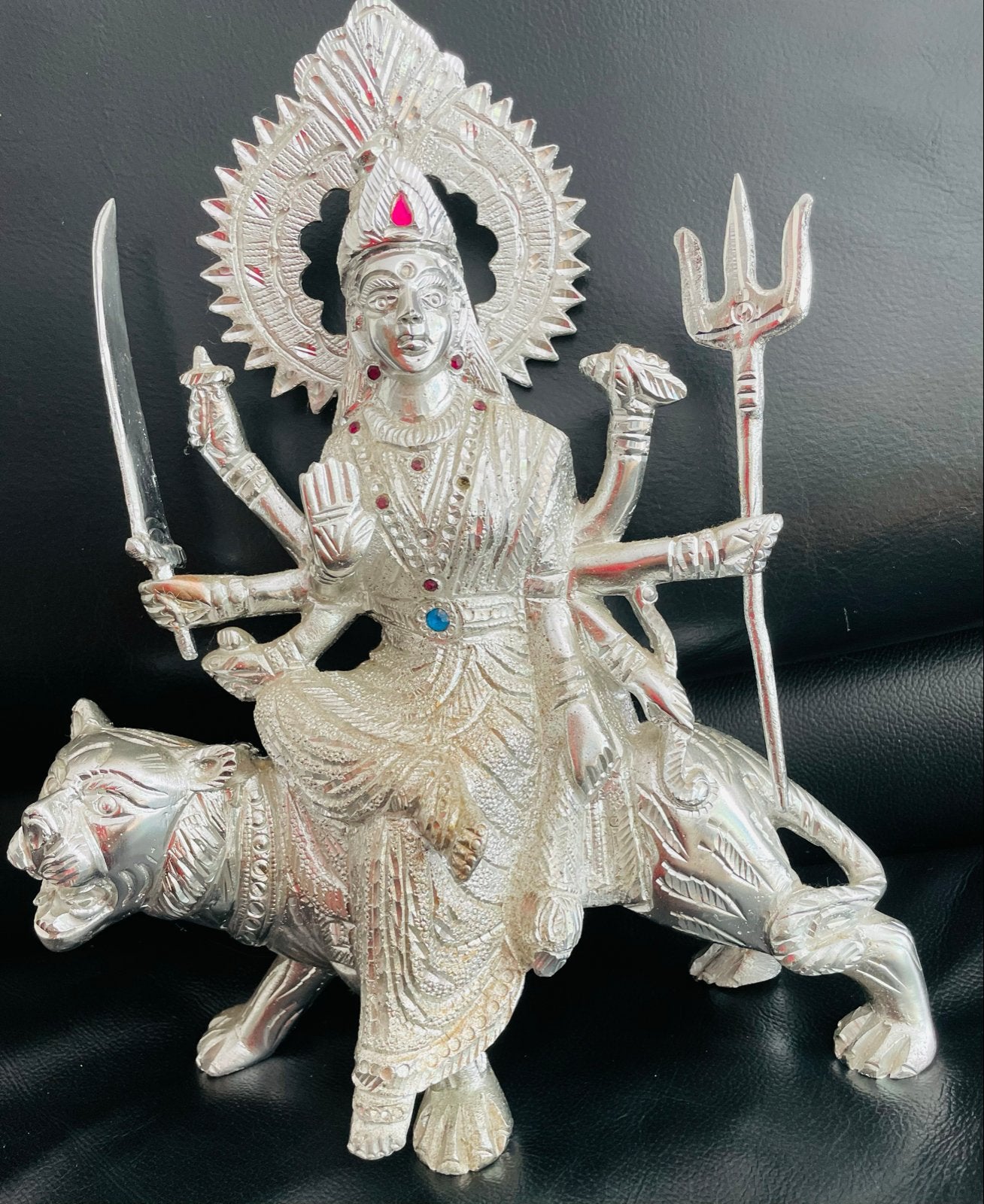 Zilverkleurig beeld van Godin Durga op Leeuw, Verzamelen, Beelden en Beeldjes, Ophalen of Verzenden, Nieuw, Religie