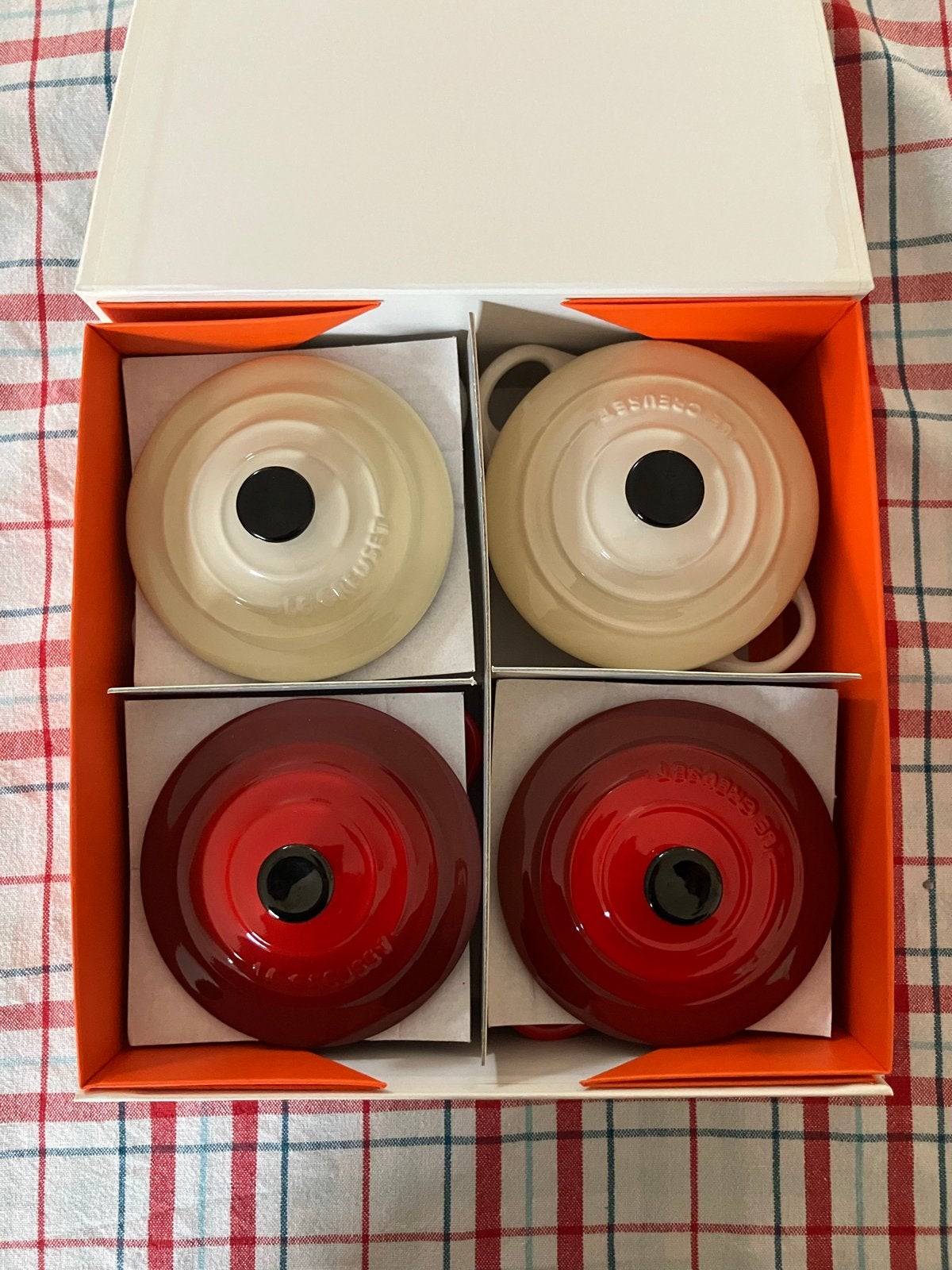 Le Creuset mini cocottes 2x rood, 2x wit in originele doos, Ophalen, Met deksel, Overige typen, Le Creuset
