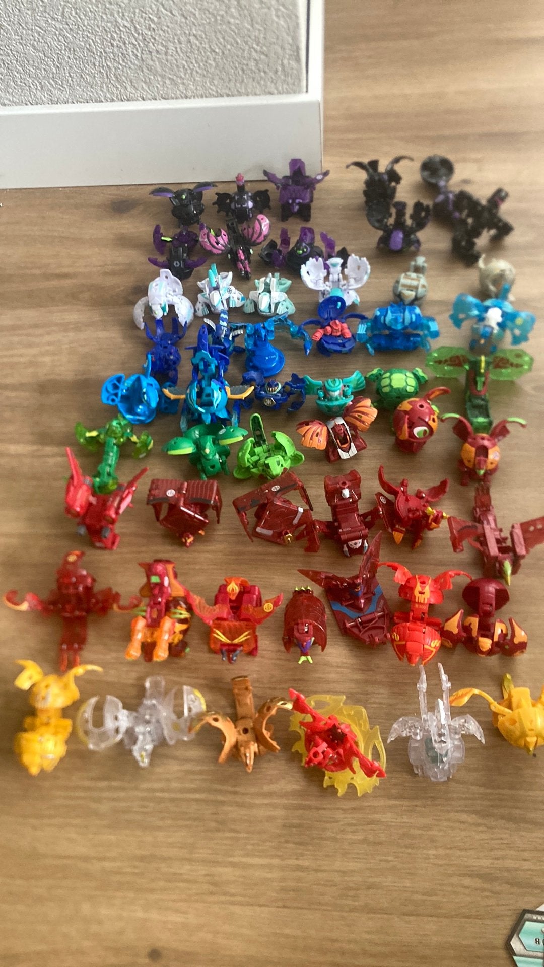 Bakugan 53 stuks + 6 mini, kaarten, en baku-kernen, Gebruikt, Info@geenidee.nl, Ophalen of Verzenden, Geen idee