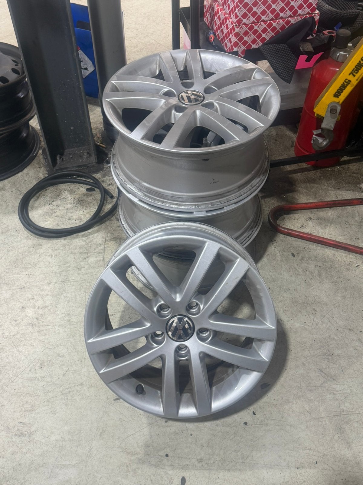 Volkswagen lichtmetalen velgen 16 inch, Auto diversen, Wieldoppen, Ophalen, Zo goed als nieuw