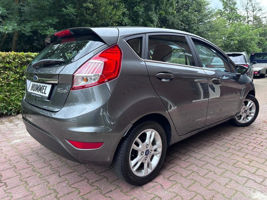 Ford Fiesta 1.0 Titanium uitvoering!, Voorwielaandrijving, Stof, Gebruikt, Zwart