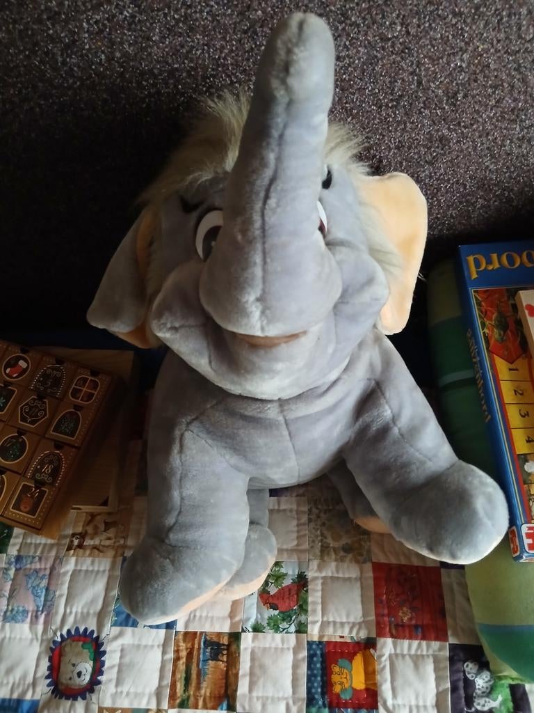 Grijze olifant knuffel, Ophalen