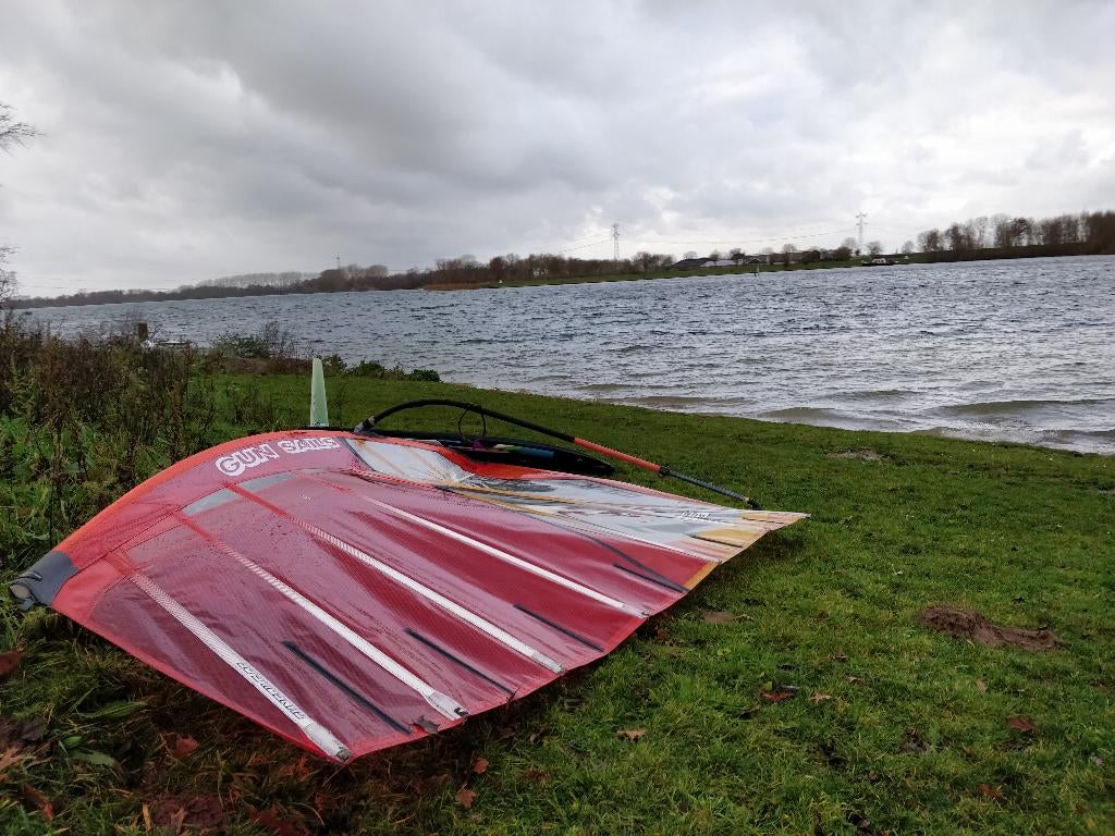 windsurf zeil Gun Sails GS-R 7,9m2, Watersport en Boten, Windsurfen, Ophalen, 7 m² of meer, Zeil, Gebruikt