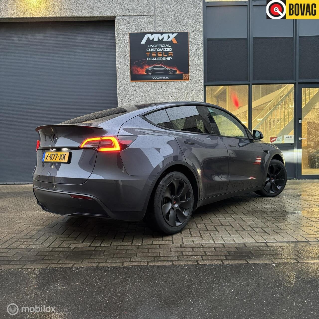 Tesla Model Y + MMX PACK + IAP + TREKHAAK, Auto's, Automaat, Achterwielaandrijving, Gebruikt, Zwart
