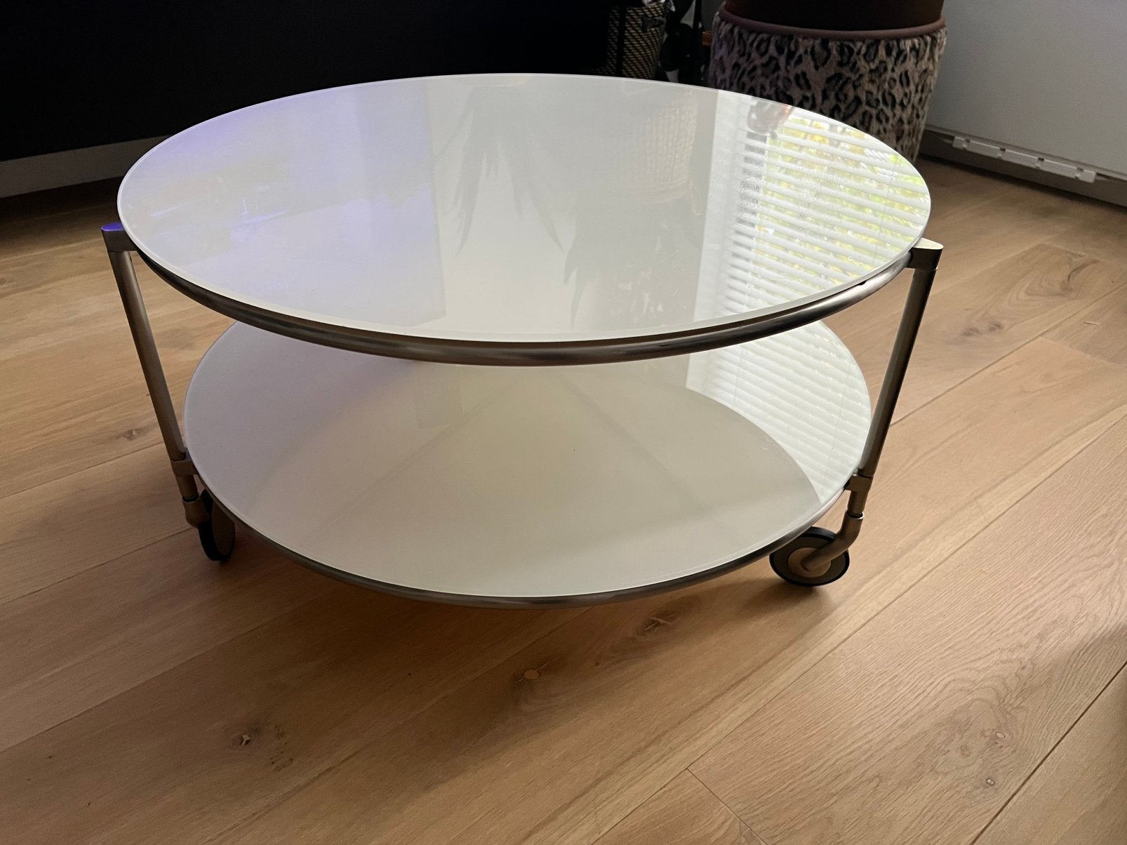Ikea design salontafel Strind, Huis en Inrichting, Ophalen, 50 tot 100 cm, Rond, Glas