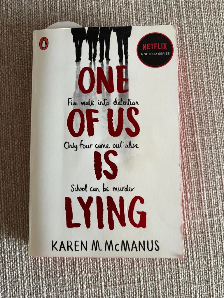 One of us is lying - Karen mcManus (english), Boeken, Ophalen of Verzenden, Zo goed als nieuw, Amerika