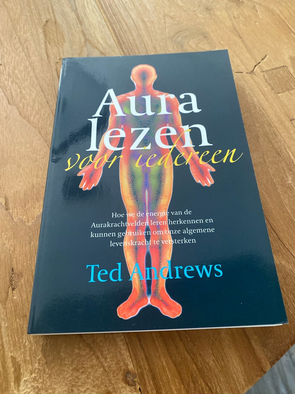 Aura Lezen voor Iedereen - Ted Andrews (Nieuw), Boeken, Ophalen of Verzenden, Nieuw, Spiritualiteit algemeen, Instructieboek