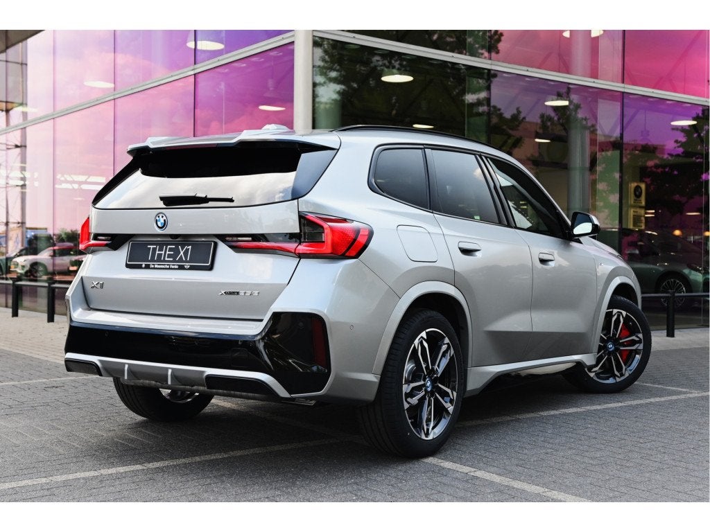 BMW X1 xDrive25e M Sport Automaat / Panoramadak / Trekhaak /, Auto's, BMW, 136 pk, Met garantie (alle), Stoelverwarming, Bedrijf