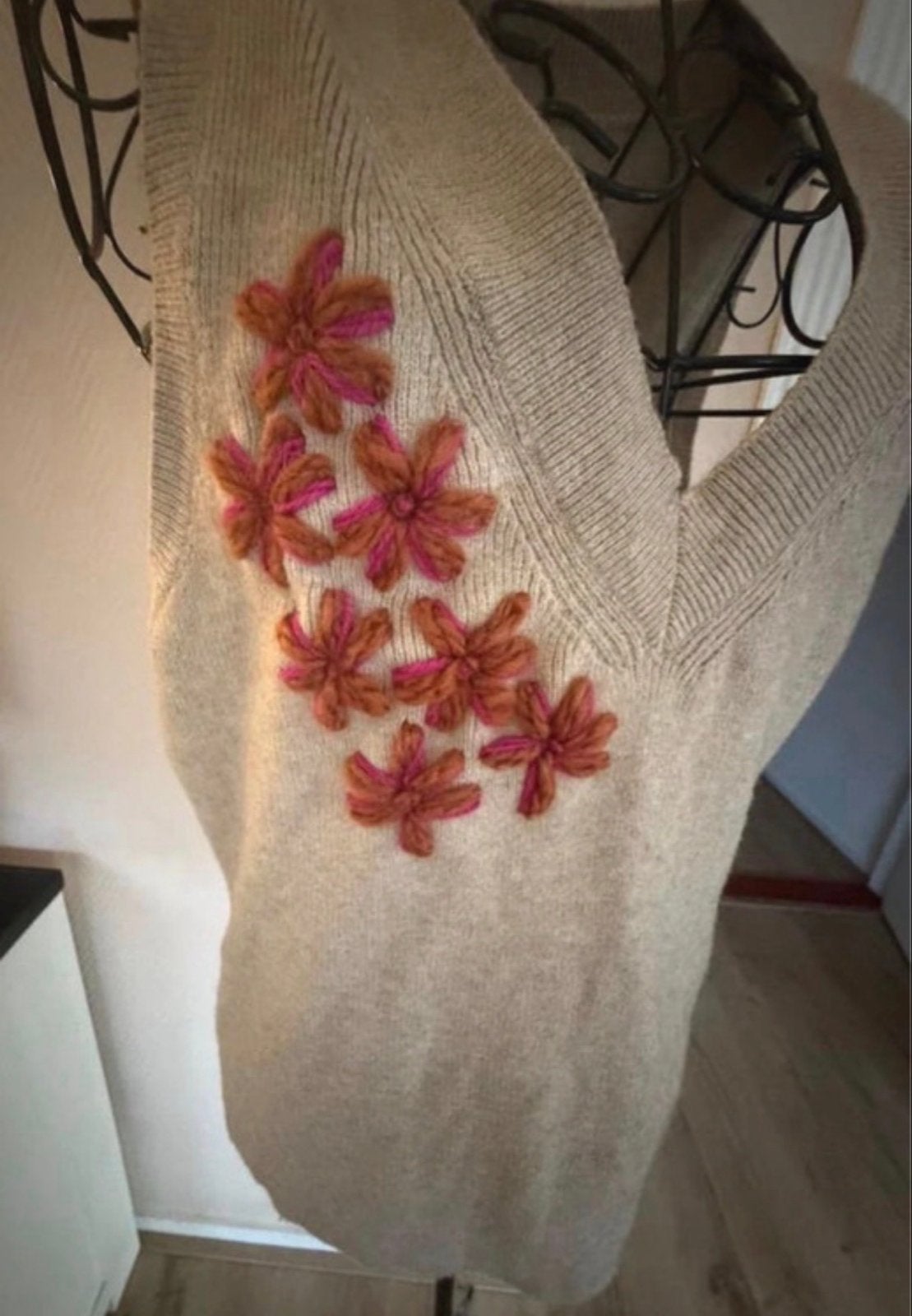VILA gebreide trui met bloemen - Maat L, Kleding | Dames, Ophalen of Verzenden, Gedragen, Maat 42/44 (L), Beige
