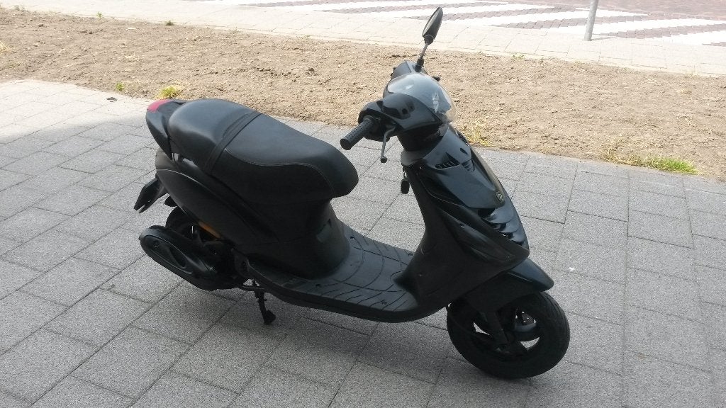piaggio zip 2012, geel kenteken, inruil mogelijk, Fietsen en Brommers, Zip, Ophalen of Verzenden, Zo goed als nieuw, Benzine