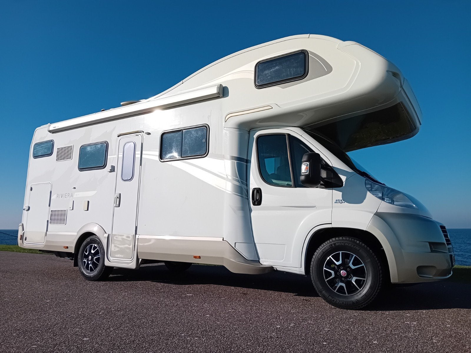 Luxe 6-persoons camper WATERSCHADE GEHAD, Kluisje, Alkoof, Afzuigkap, Fiat