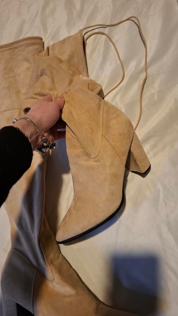Beige Overknee Laarzen - Stijlvol en Comfortabel, Hoge laarzen, Beige, Ophalen of Verzenden, Zo goed als nieuw