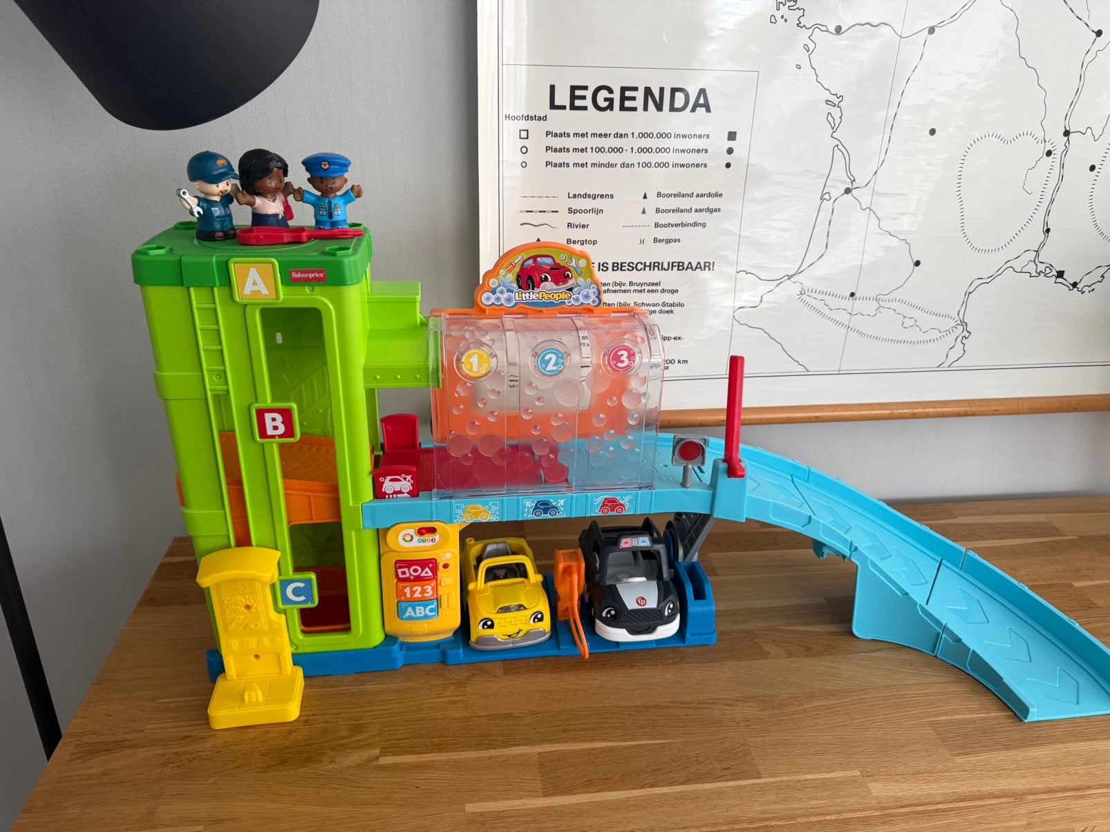 Fisher Price little people autowasserette autogarage, Ophalen of Verzenden, Zo goed als nieuw, Speelset