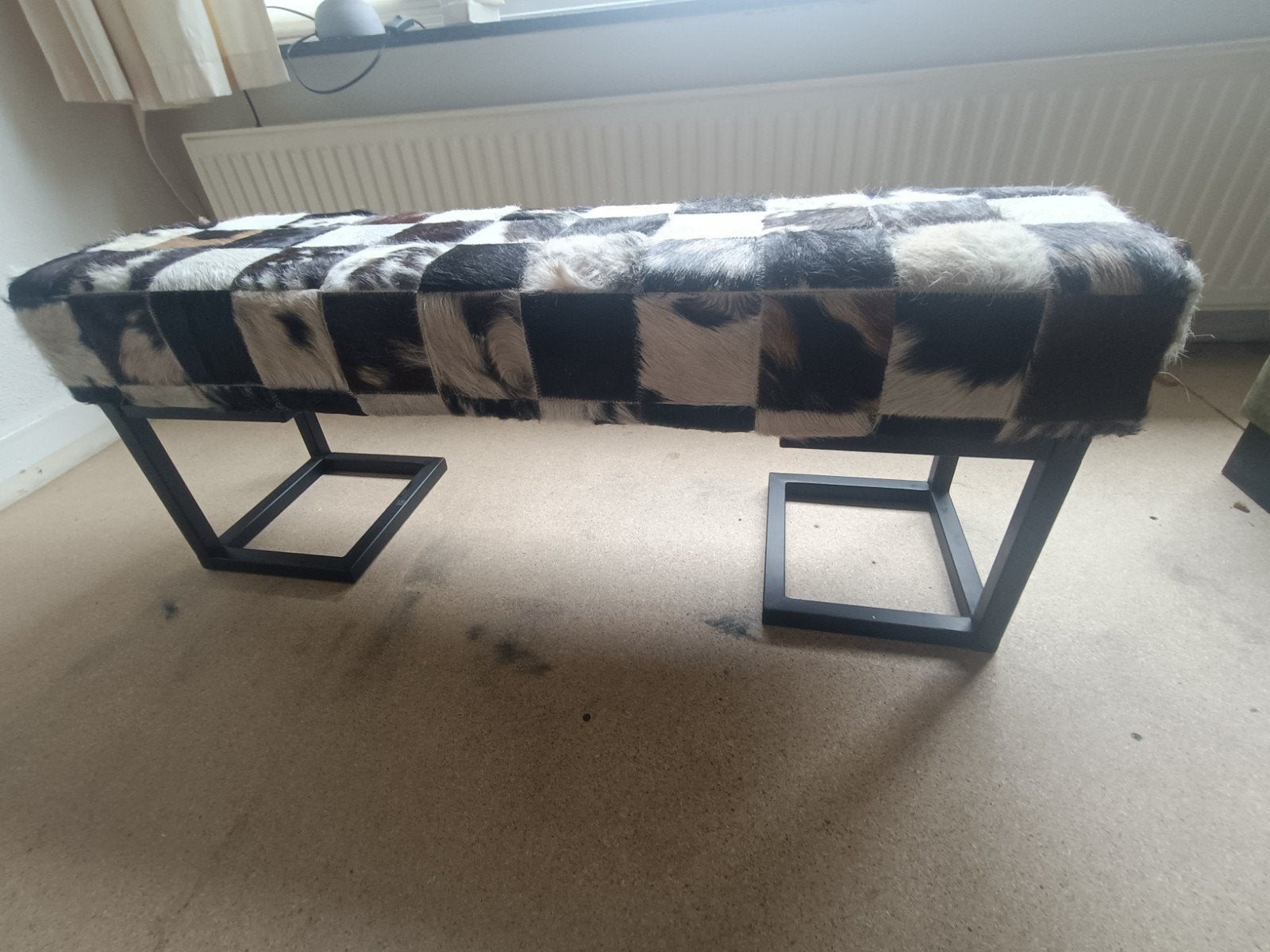 Unieke koeienhuid bankje - Zwart/Wit/Bruin, Ophalen, Modern, Bohemian, Industrieel, Minder dan 75 cm, 150 tot 200 cm