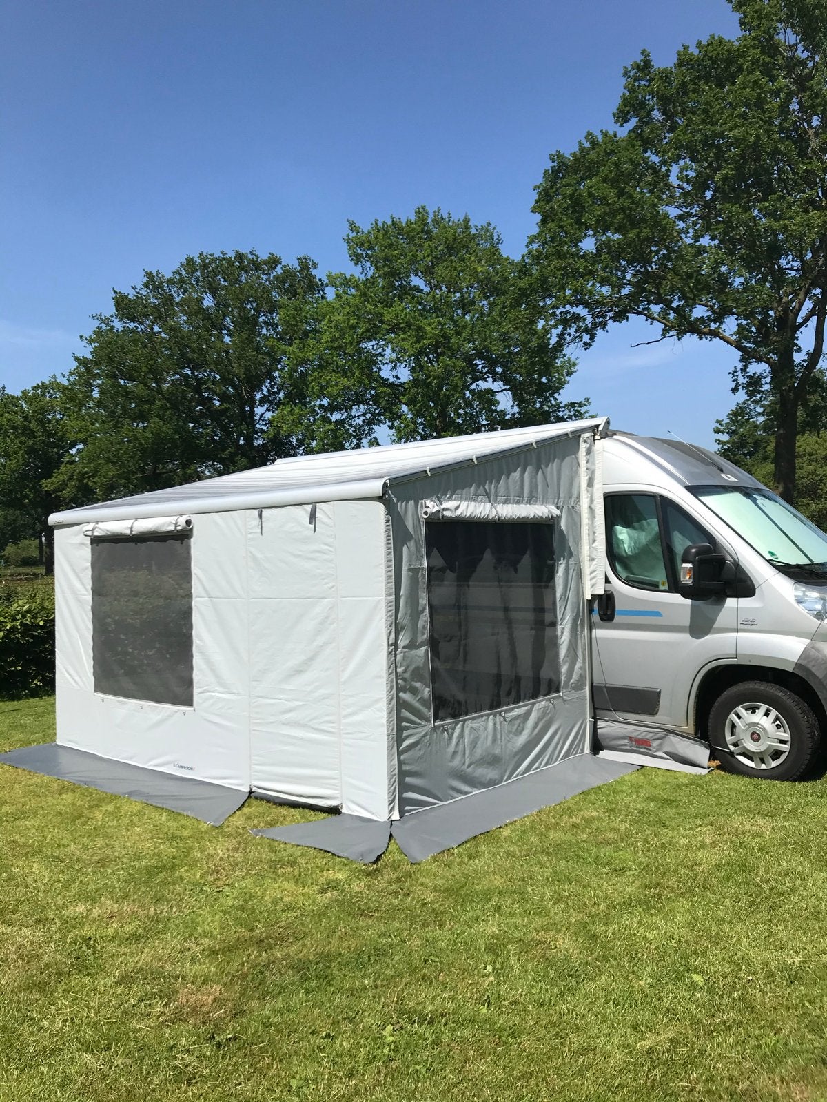 Voortent voor aan de luifel van 3,75 m van een buscamper, Ophalen, Zo goed als nieuw, Polyester, Overige merken