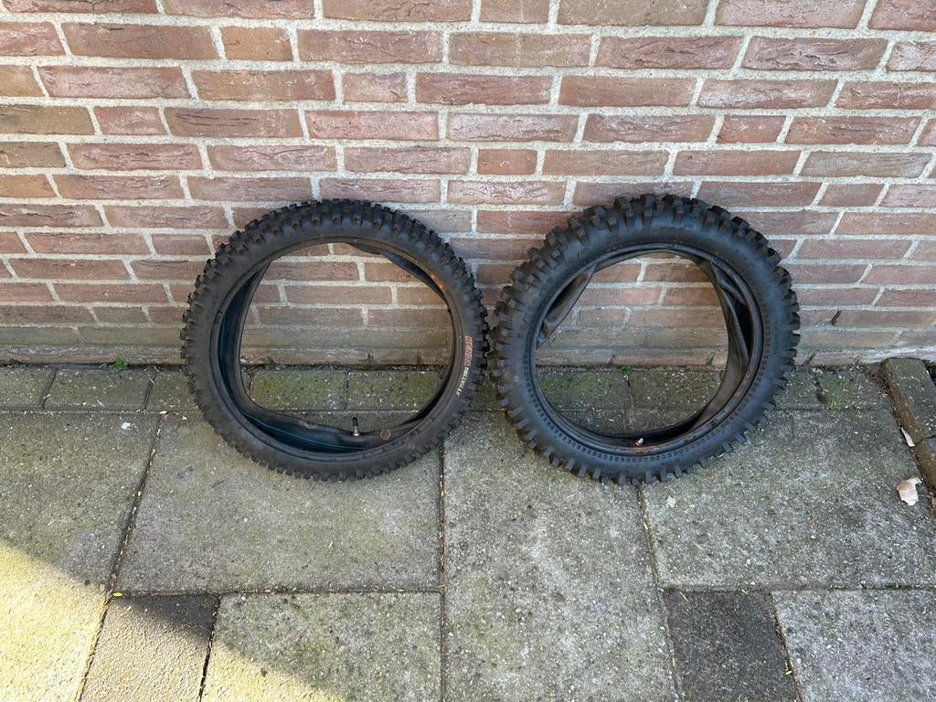Crossbanden/noppenbanden tomos revival, Fietsen en Brommers, Ophalen of Verzenden