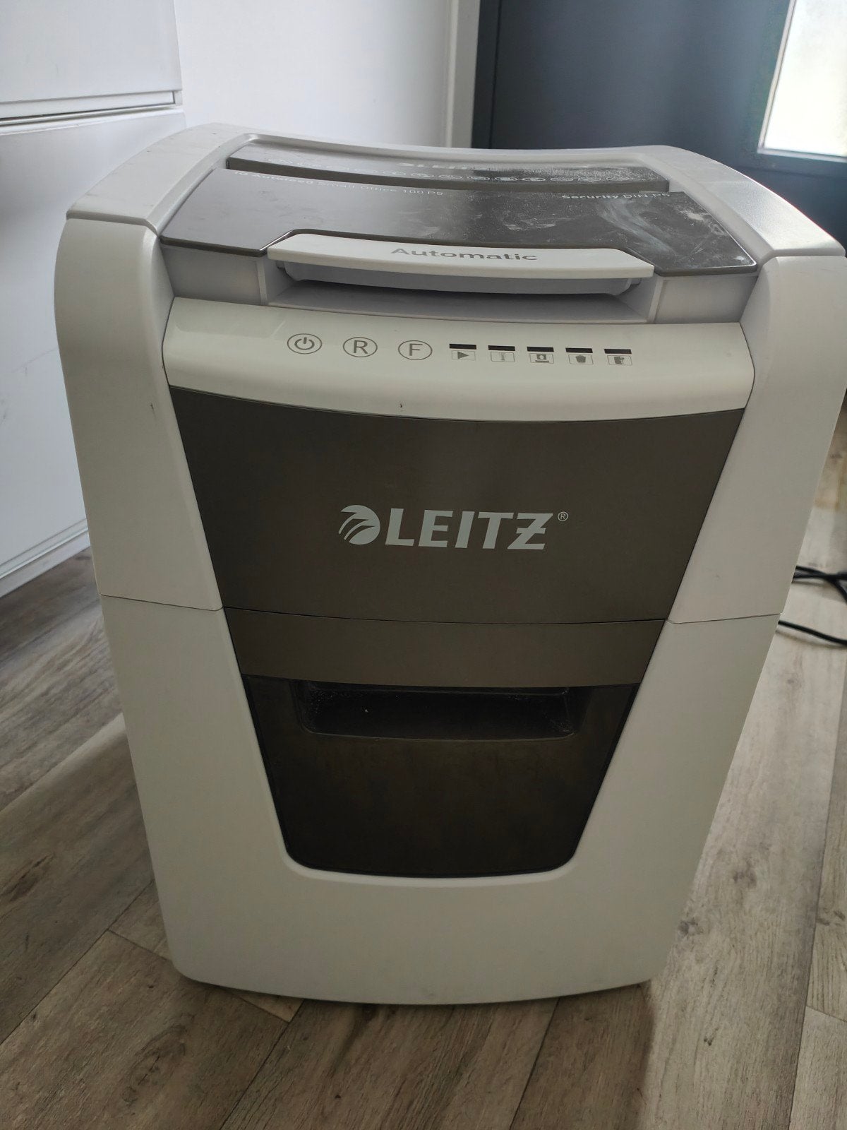 Leitz IQ Autofeed Small Office 100 P5 papiervernietiger, Ophalen of Verzenden, Gebruikt