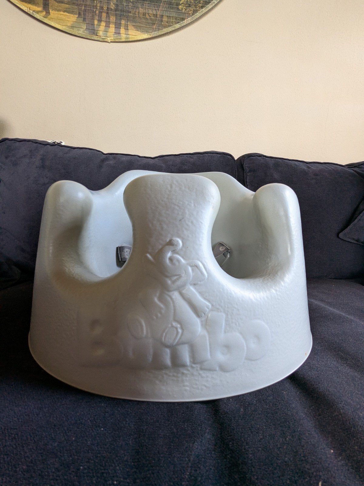 Bumbo zitje lichtgrijs met gordels, Kinderen en Baby's, Kinderstoelen, Ophalen of Verzenden, Gebruikt, Overige typen, Gordel(s)