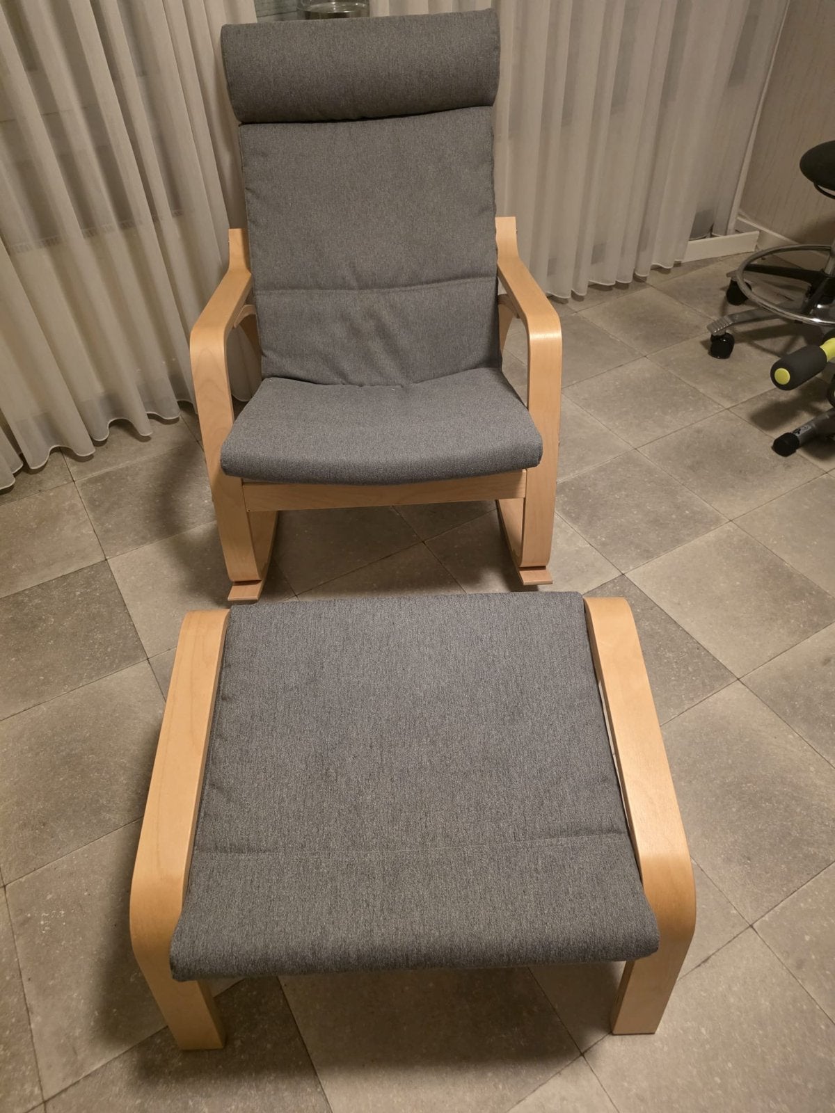 IKEA POÄNG Schommelstoel met voetenbank - Grijs, Huis en Inrichting, Stoelen, Ophalen, Nieuw, Hout, Eén